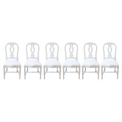 Ensemble de 6 chaises de salle à manger peintes suédoises avec éclisses et tapisserie sculptées