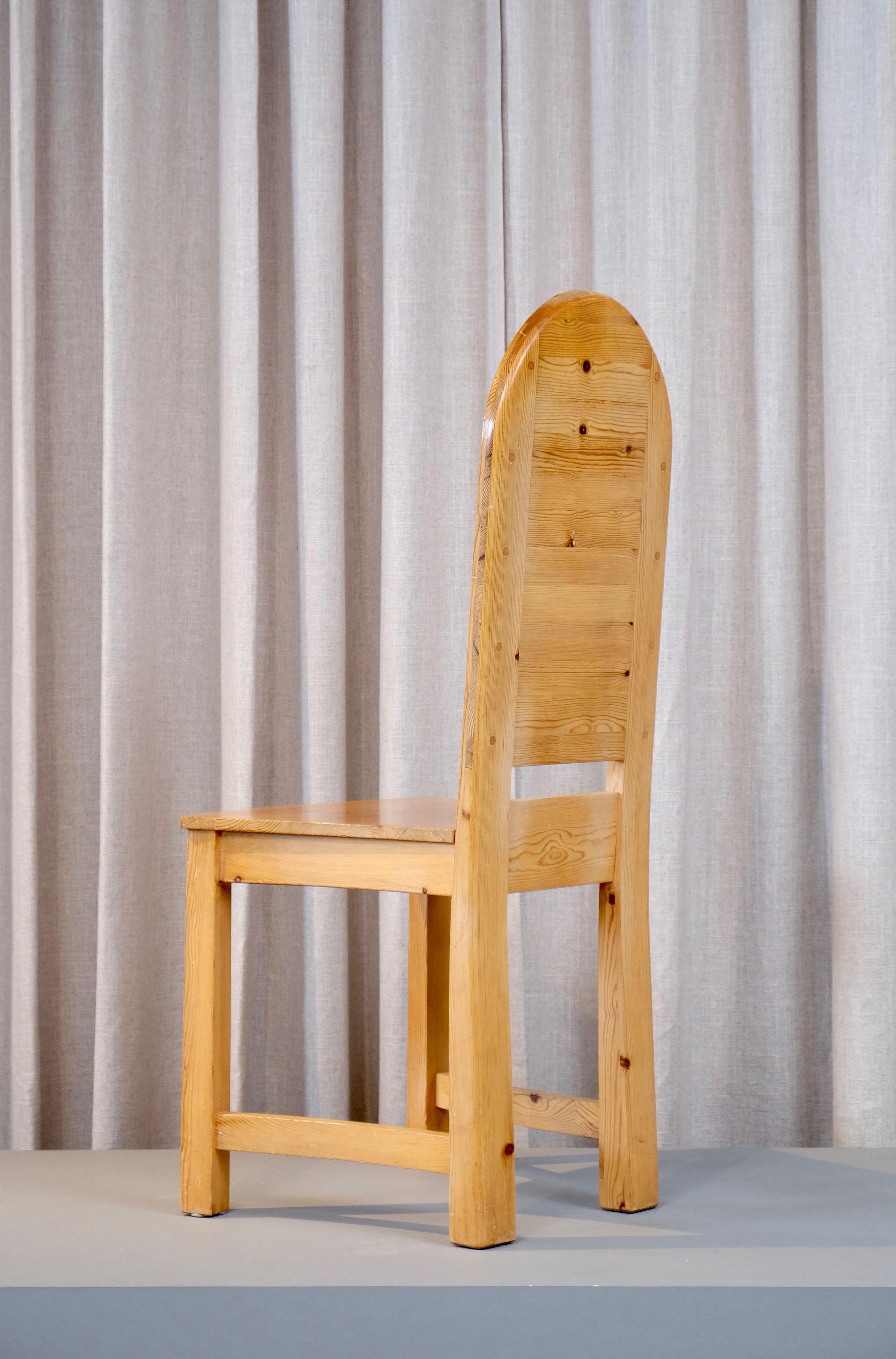 High quality pine chairs handmade in Sweden, 1974.
Designer unknown, in the style of Roland Wilhelmsson.

 