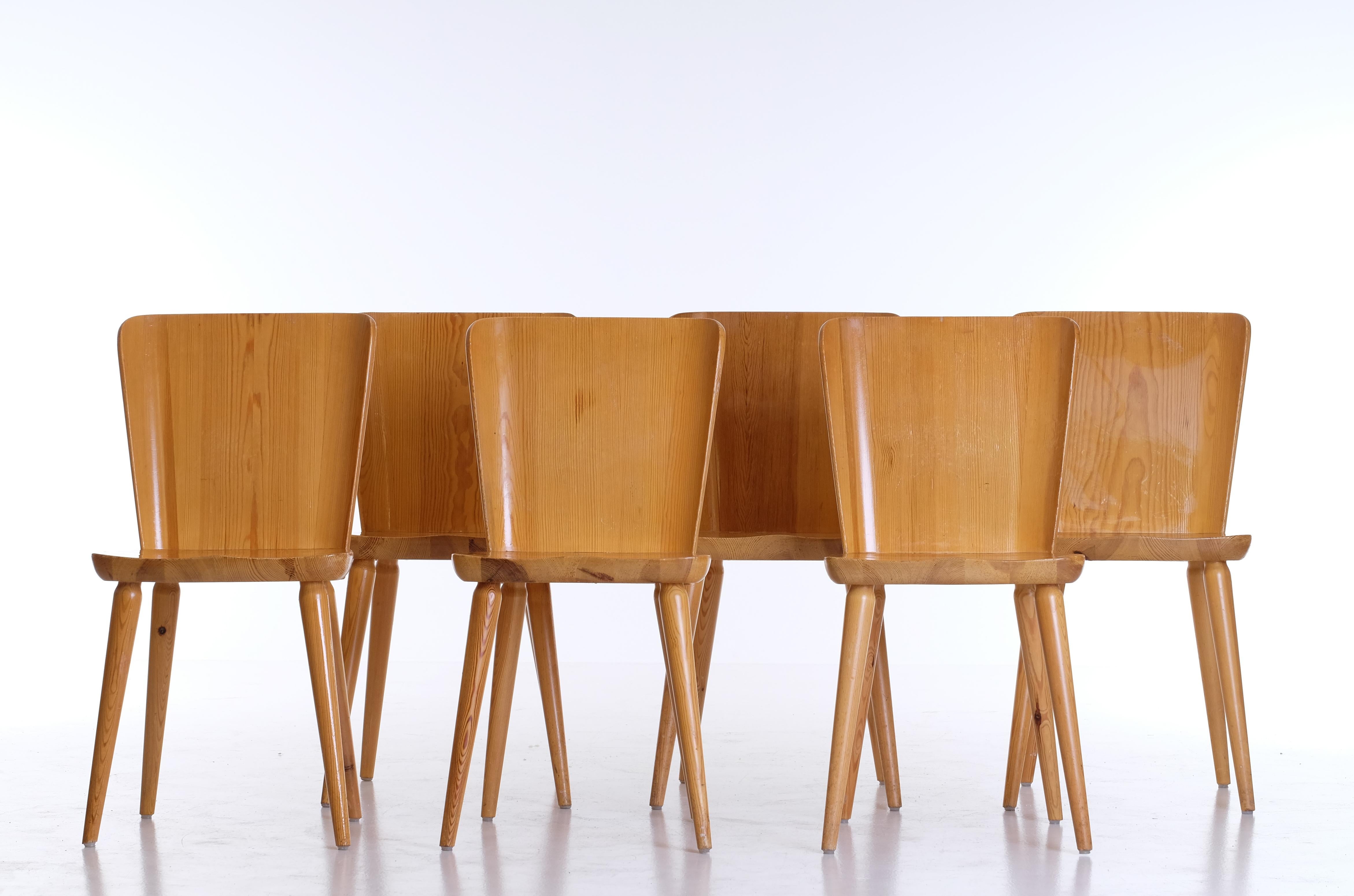 Mid-20th Century Set of 6 Swedish Pine Chairs by Göran Malmvall, Svensk Fur, 1960s For Sale