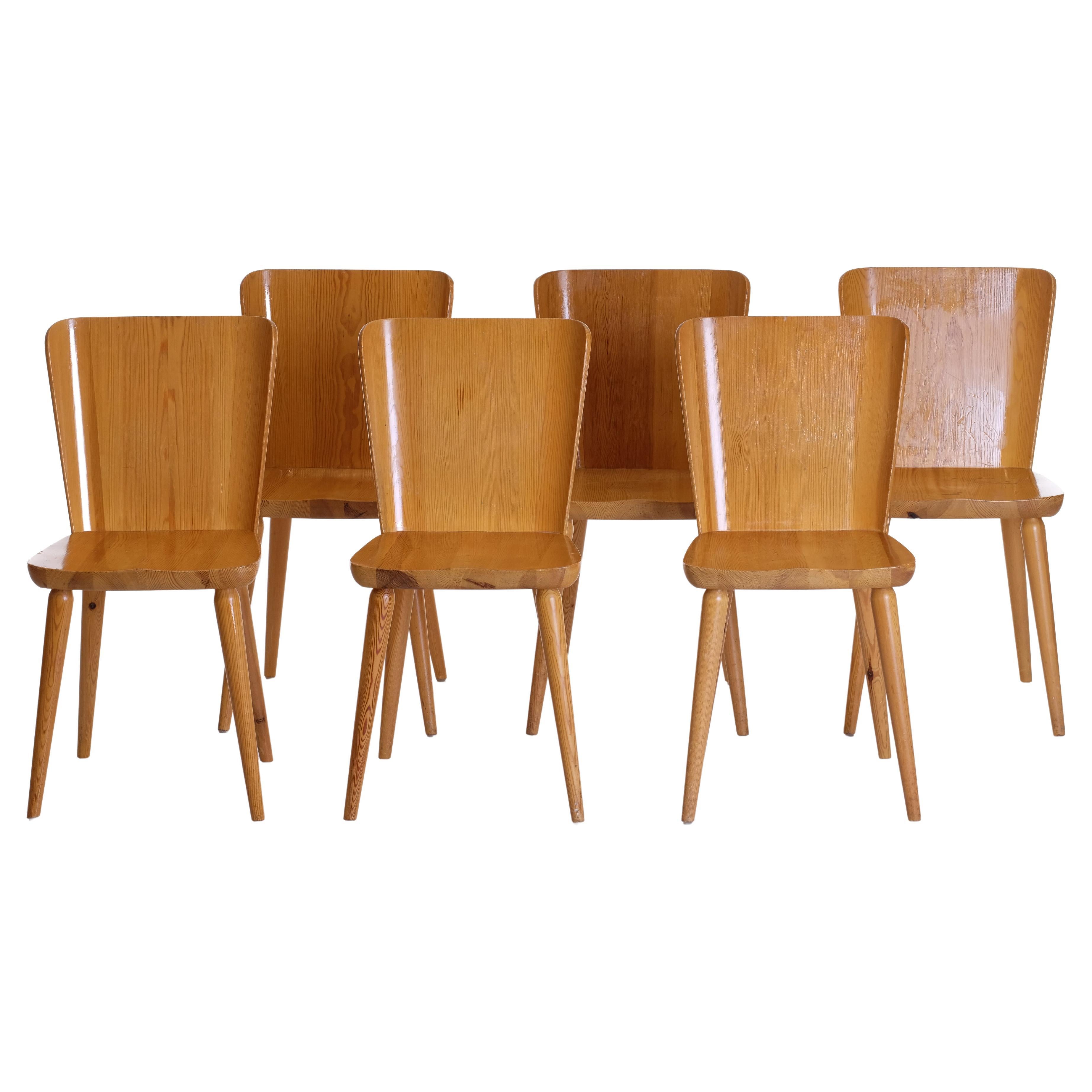 Ensemble de 6 chaises en pin suédois par Göran Malmvall, Svensk Fur, années 1960