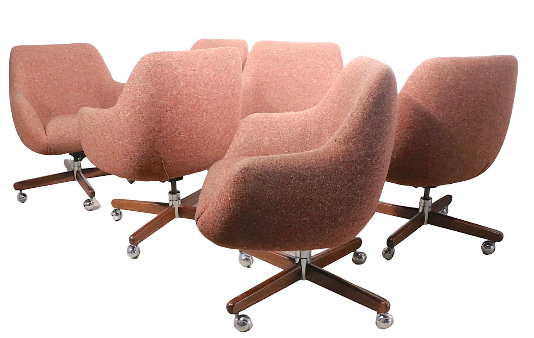 Satz von 6 drehbaren Klapp-Büro-Schreibtisch-Esszimmerstühlen nach Saarinen, ca. 1970er Jahre (Moderne der Mitte des Jahrhunderts) im Angebot