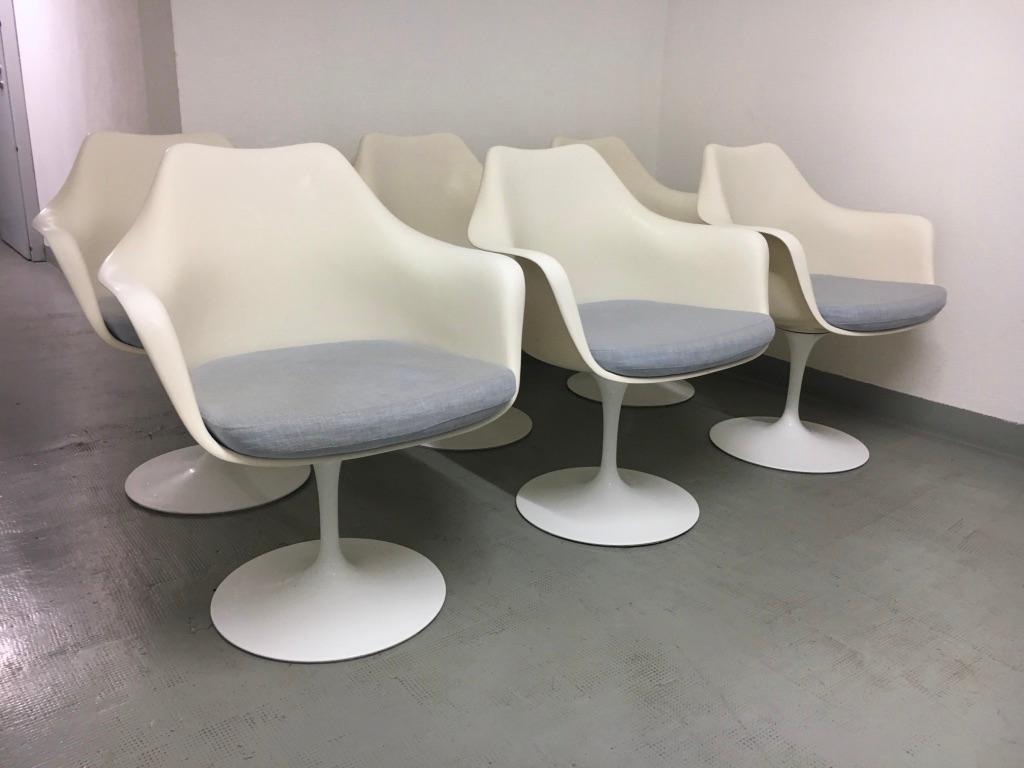 Swiveling tulip armchairs by Eero Saarinen produced by Knoll International, circa 1970
Good vintage condition, light blue/grey fabric.
Stamped Knoll International Zurich under each seat.
4 pieces available, 2 already sold.

   