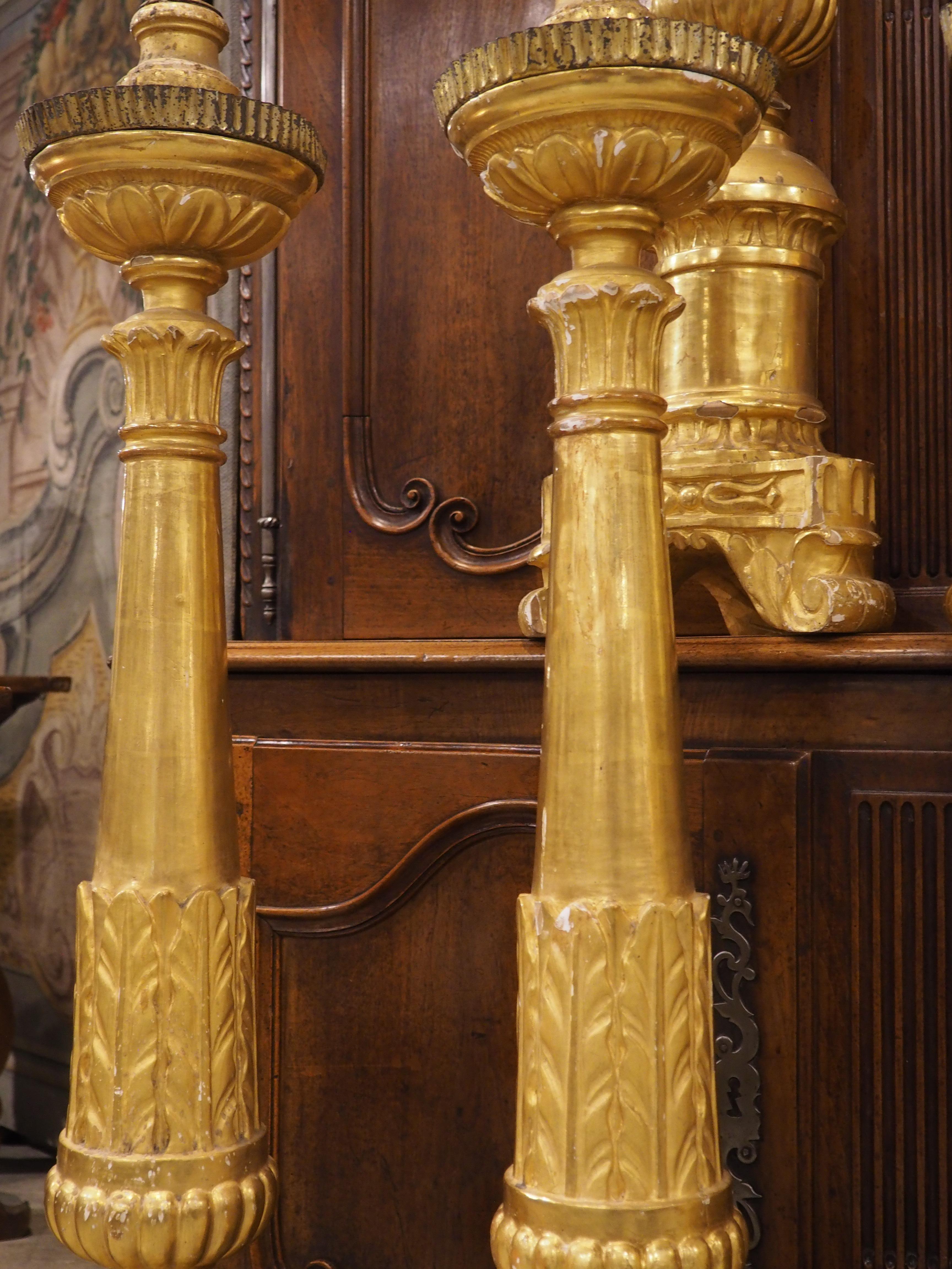 Ensemble de 6 grands chandeliers d'autel anciens en bois doré d'Italie, Circa 1810, H-46 en vente 9