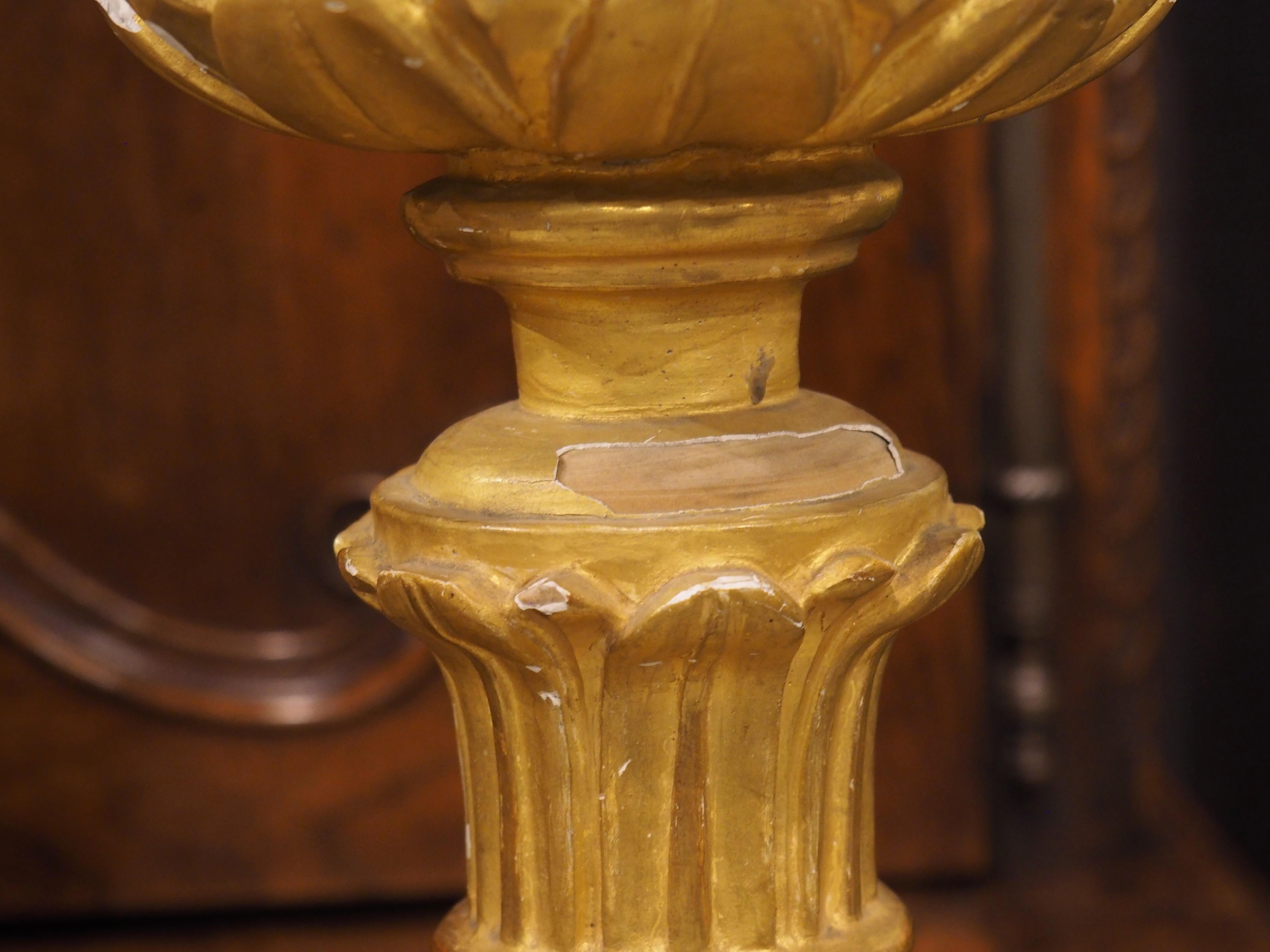 Ensemble de 6 grands chandeliers d'autel anciens en bois doré d'Italie, Circa 1810, H-46 en vente 2