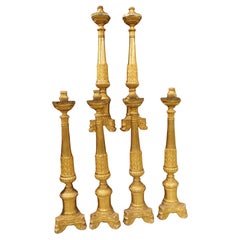 Juego de 6 candeleros altos antiguos de madera dorada para altar, Italia, circa 1810, H-46
