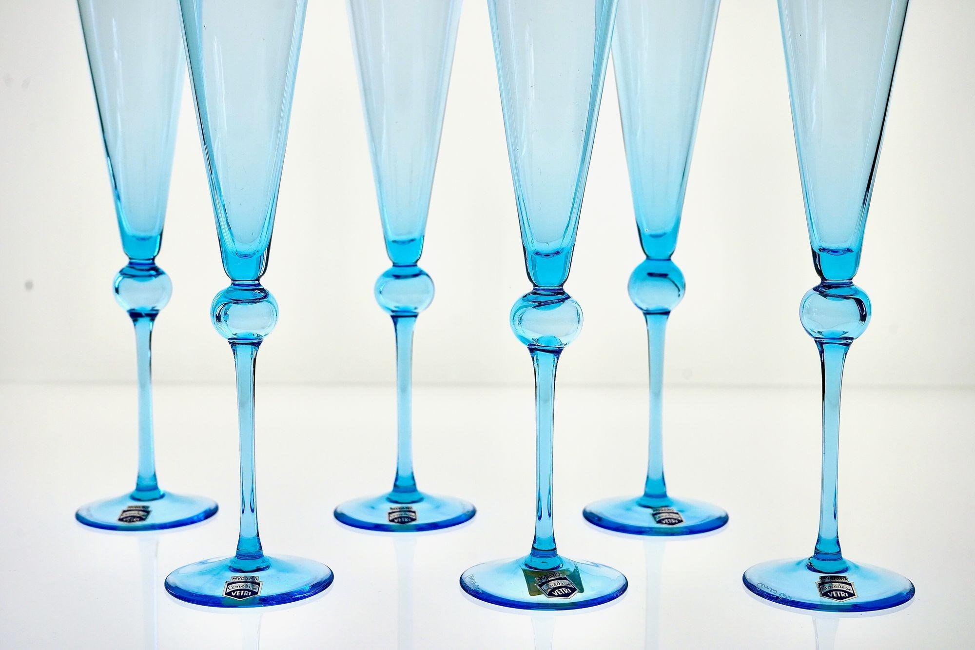 Satz von 6 hohen Flöten, Murano-Glas, signiert Cenedese in zartem Aquamarin-Glas. (Handgefertigt) im Angebot