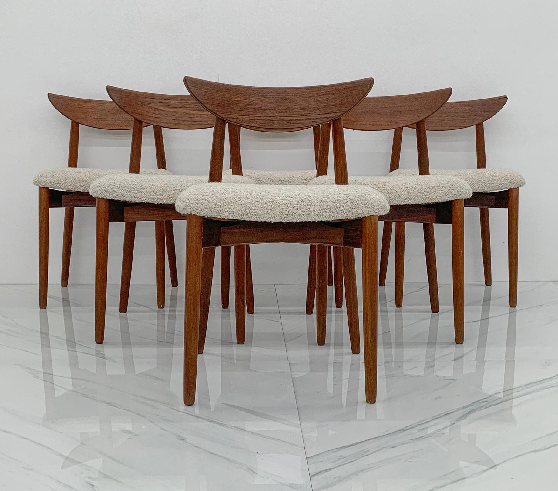 Danois Ensemble de 6 chaises de salle à manger en teck et bouclier par Harry Østergaard pour Randers Møbelfabrik en vente