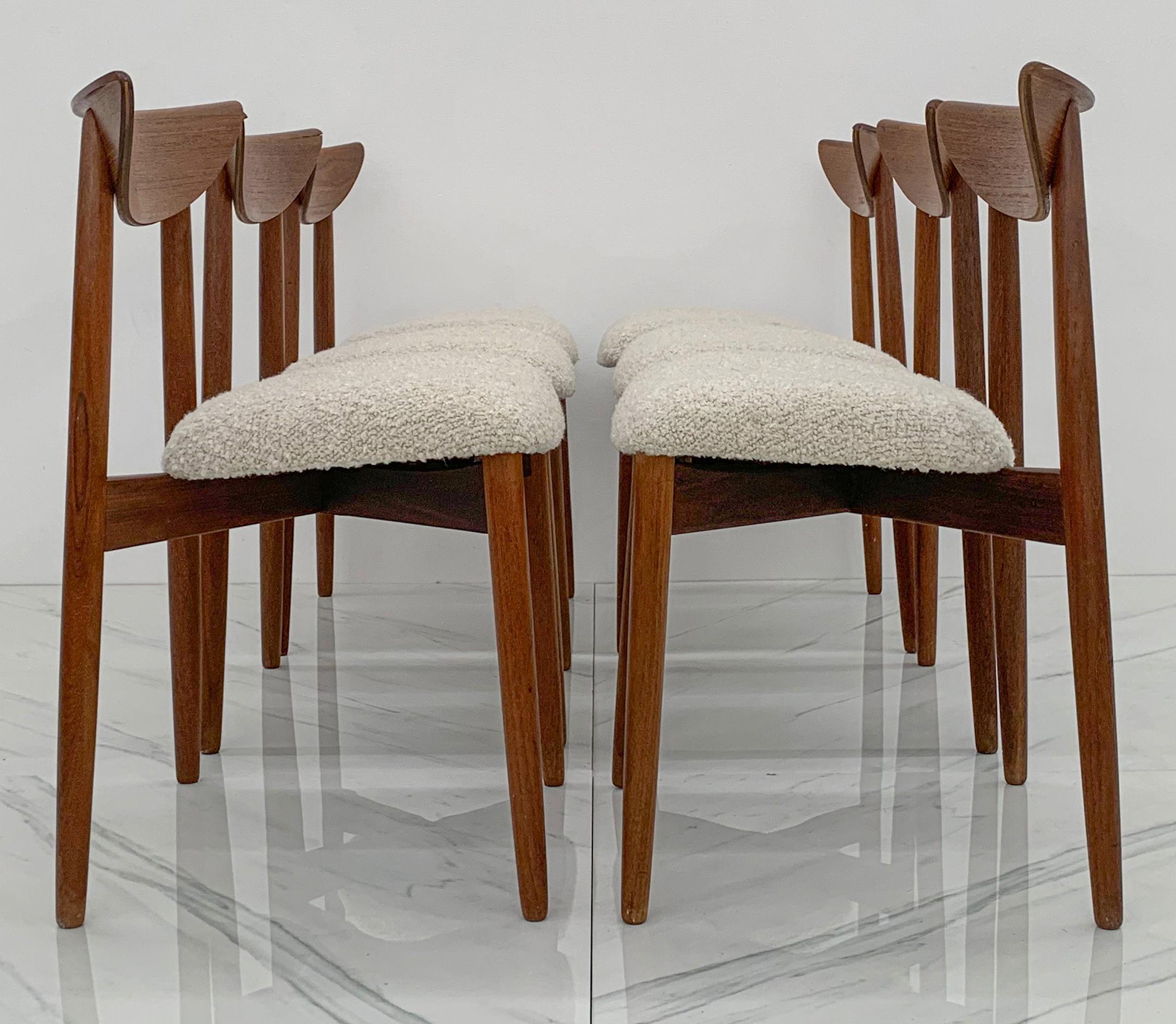 Bouclé Ensemble de 6 chaises de salle à manger en teck et bouclier par Harry Østergaard pour Randers Møbelfabrik en vente
