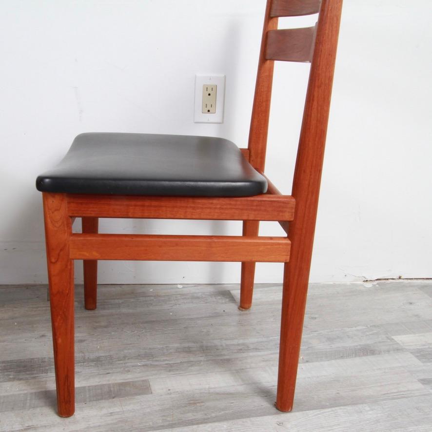 Mid-Century Modern Set of 6 Teak Dining Chairs by Niels Vodder