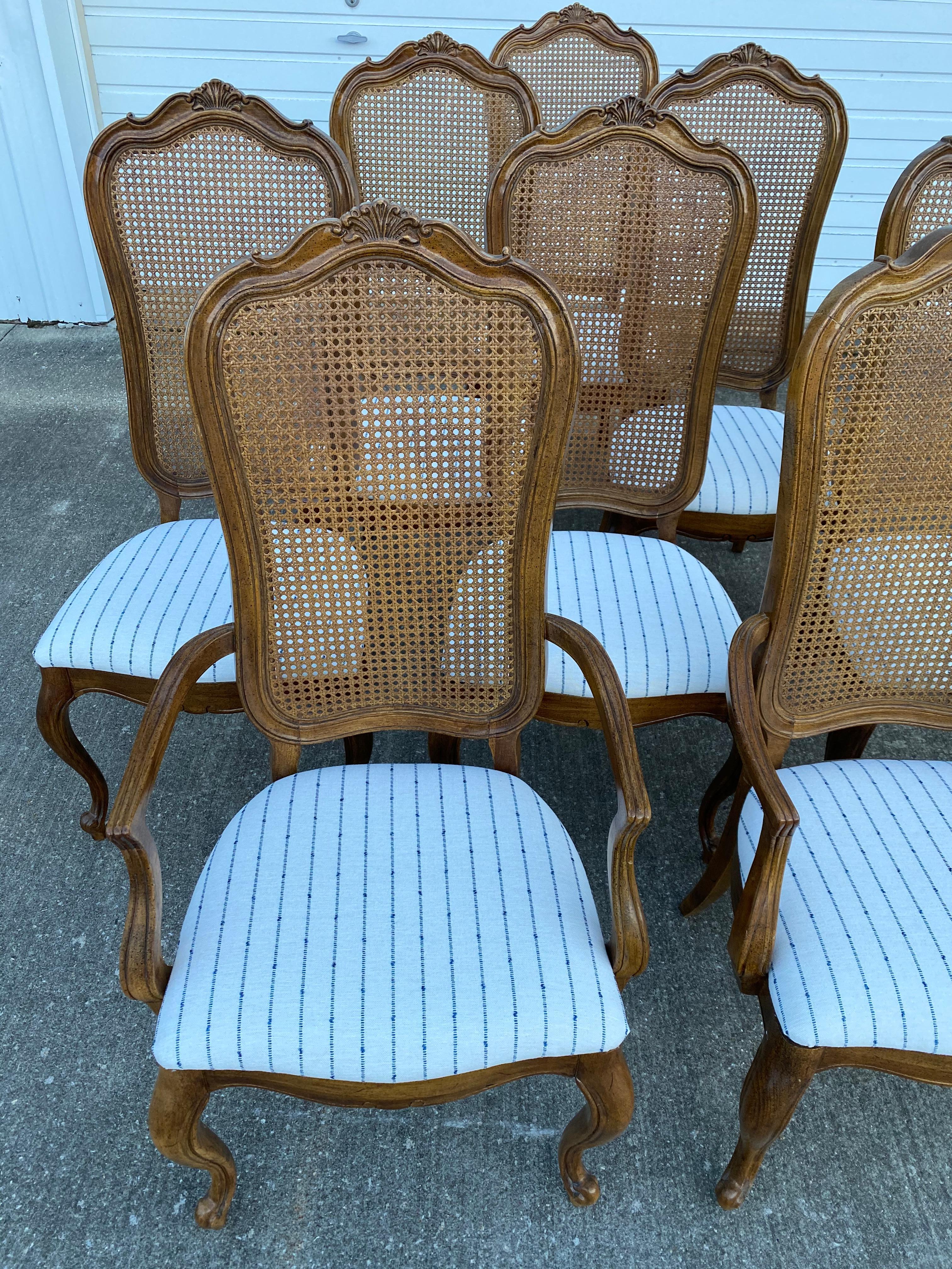 Set of 8 Thomasville French Provincial Cane Back Dining Chairs In Good Condition In Medina, OH