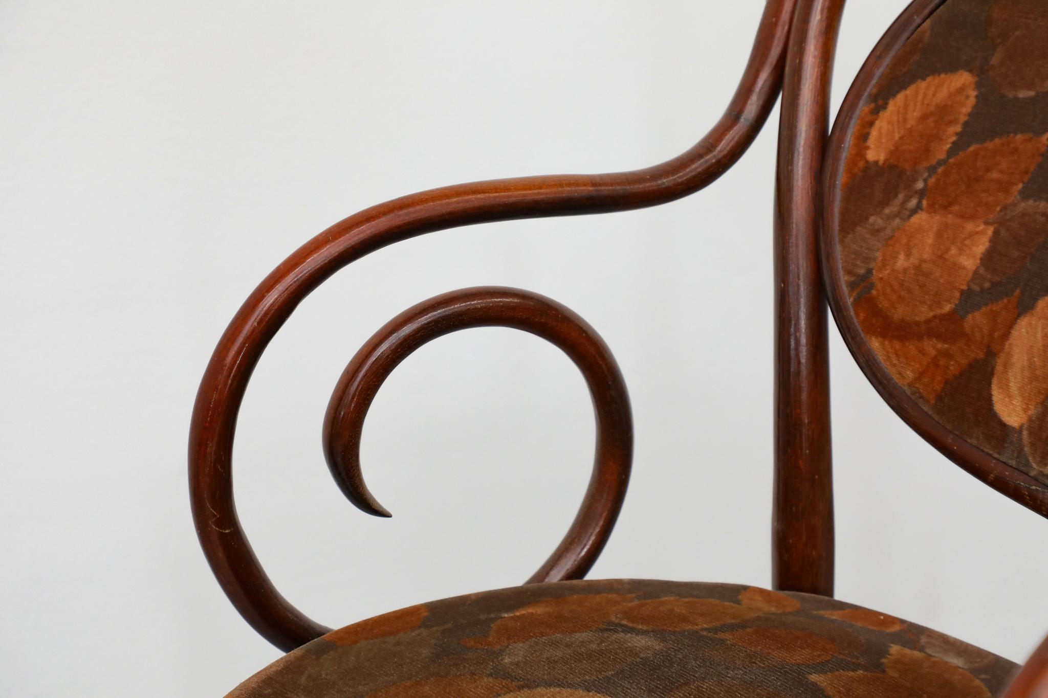 Set aus 6 Thonet Bistrostühlen aus gebogenem Holz mit Sitzen und Rückenlehne aus Herbstsamt im Angebot 4