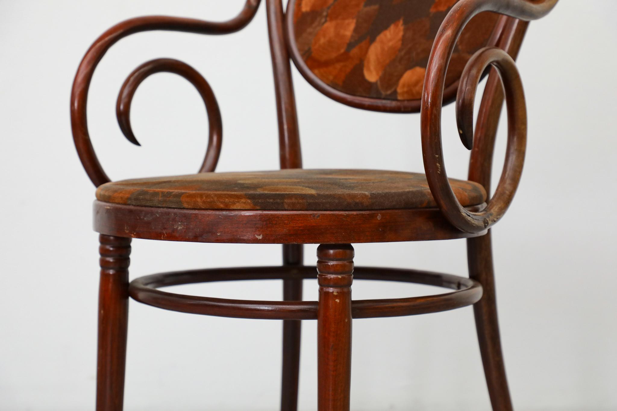 Set aus 6 Thonet Bistrostühlen aus gebogenem Holz mit Sitzen und Rückenlehne aus Herbstsamt im Angebot 6