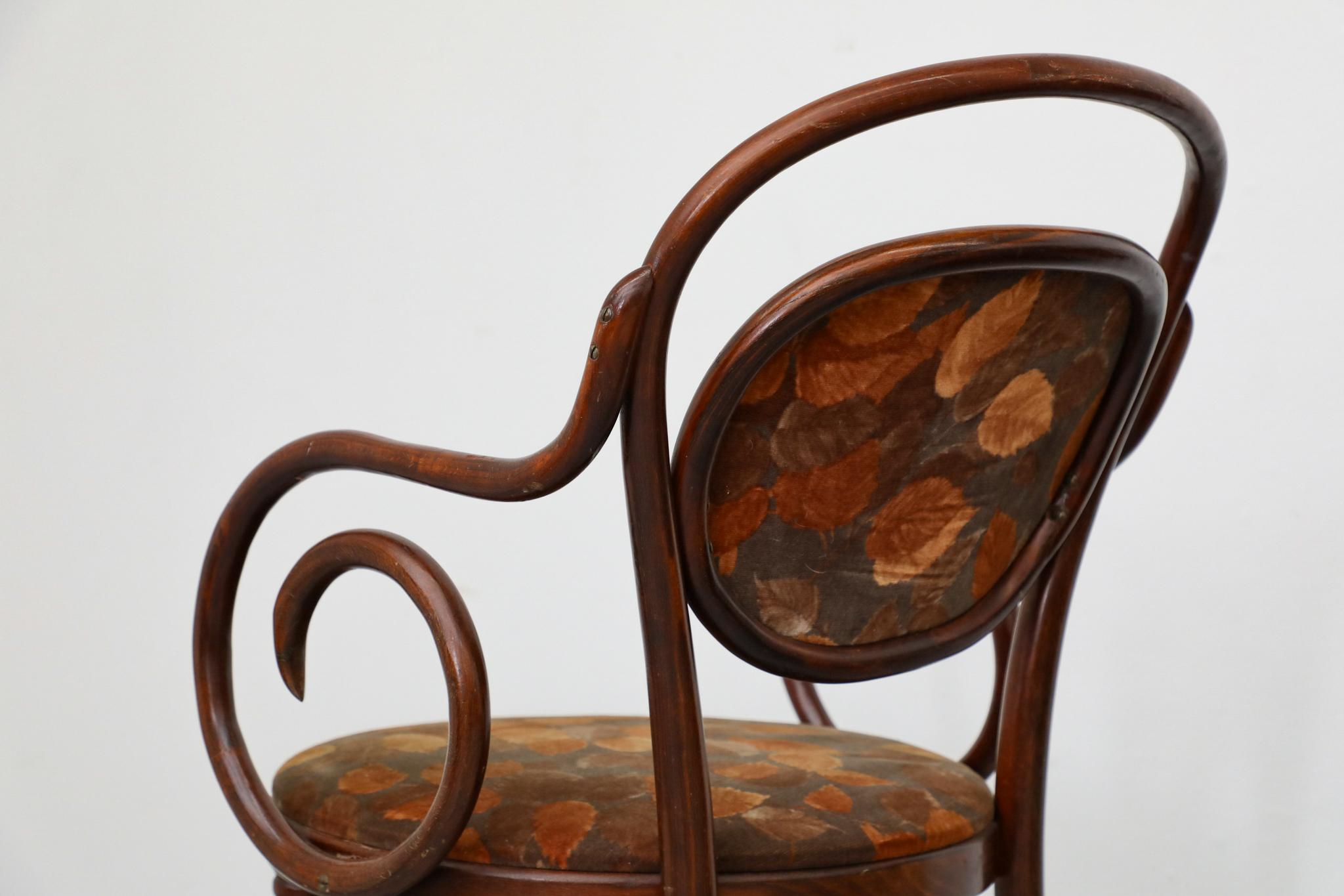 Set aus 6 Thonet Bistrostühlen aus gebogenem Holz mit Sitzen und Rückenlehne aus Herbstsamt im Angebot 7