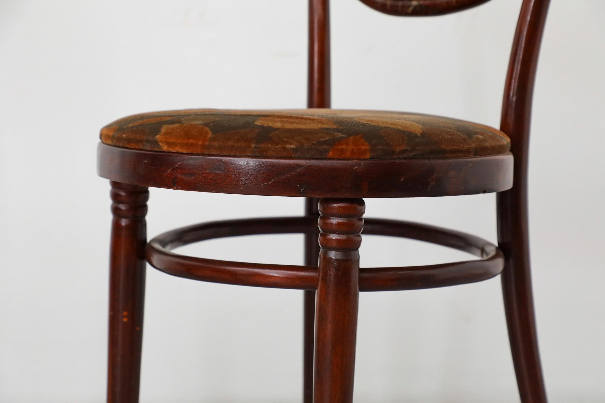 Set aus 6 Thonet Bistrostühlen aus gebogenem Holz mit Sitzen und Rückenlehne aus Herbstsamt im Angebot 2