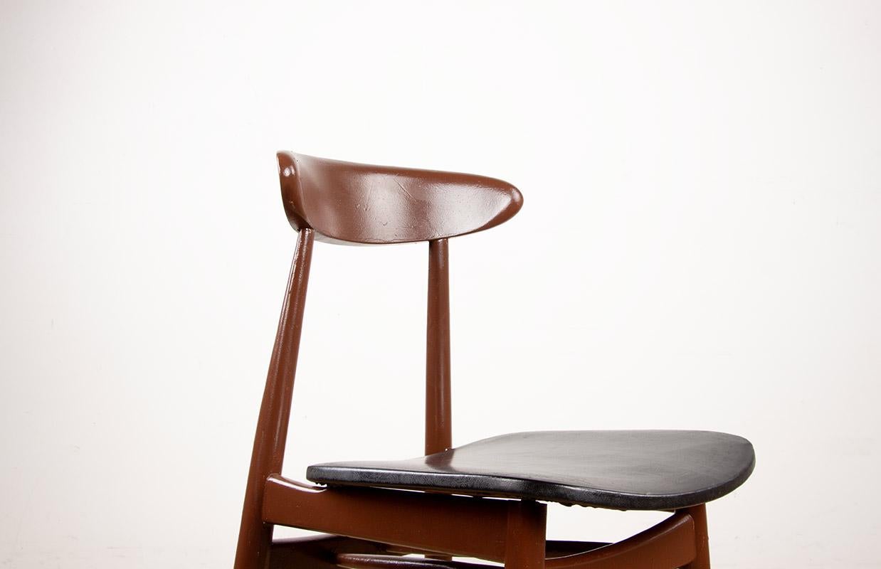 Materiale sintetico Set di 6 sedie da pranzo Thonet in legno laccato marrone e similpelle nera, 196 in vendita