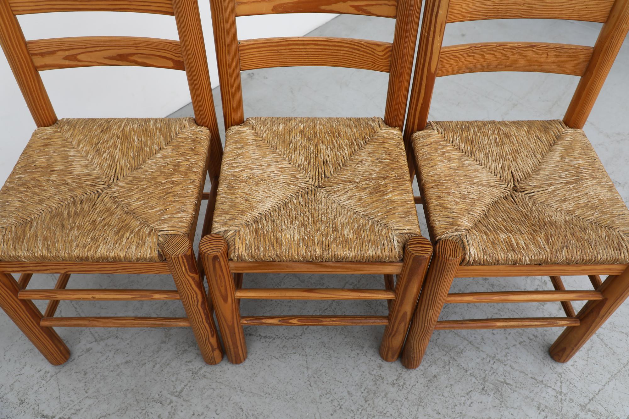 Set of 6 Throne Inspired Pine and Rush Dining Chairs with Turned Finials For Sale 5