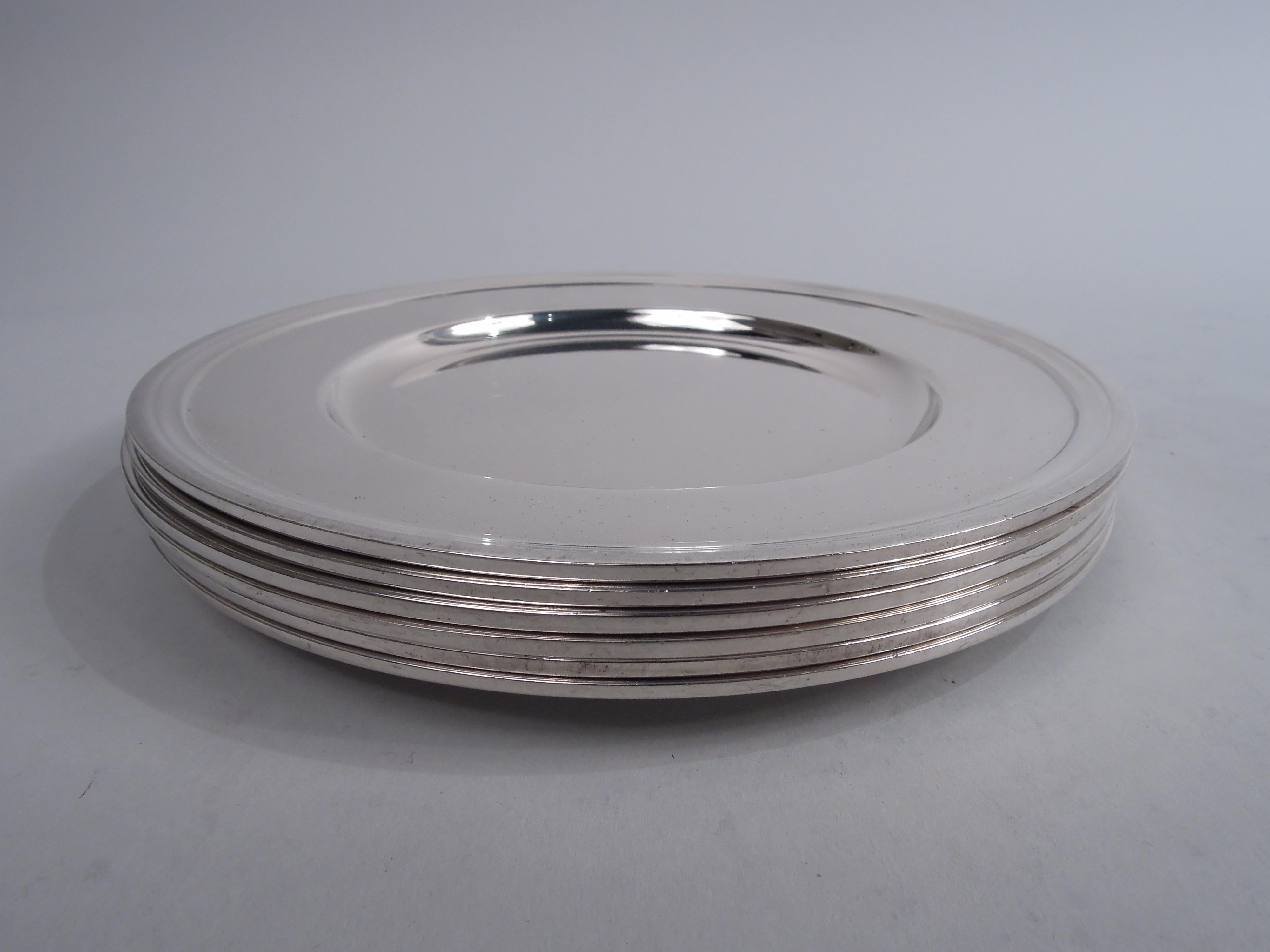 Set of 6 Modern sterling silver bread and butter plates. Made by Tiffany & Co. in New York. Each: Deep well, wide shoulder, and molded rim. Fully marked including maker’s stamp, pattern no. 20198, and director’s letter L (1956-ca 65). Total weight: