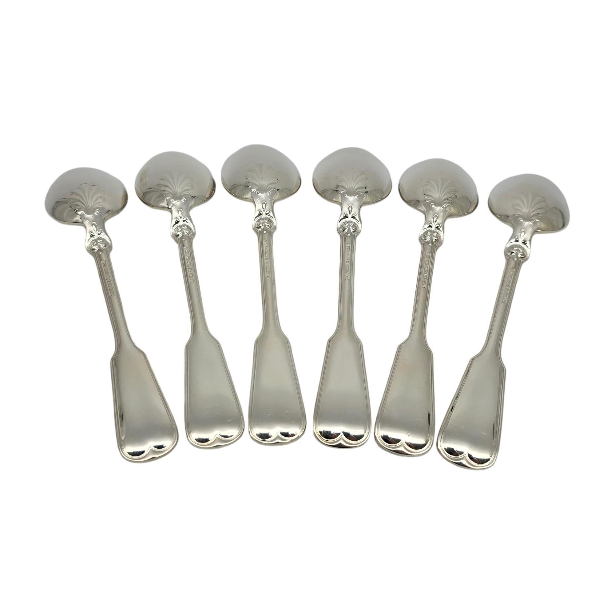 Ensemble de 6 cuillères à soupe ovales en argent sterling au motif Shell & Thread de Tiffany & Co.

Pas de monogramme

Le motif Shell & Thread a été introduit en 1905 et continue d'être l'un des motifs classiques de Tiffany les plus demandés. Le