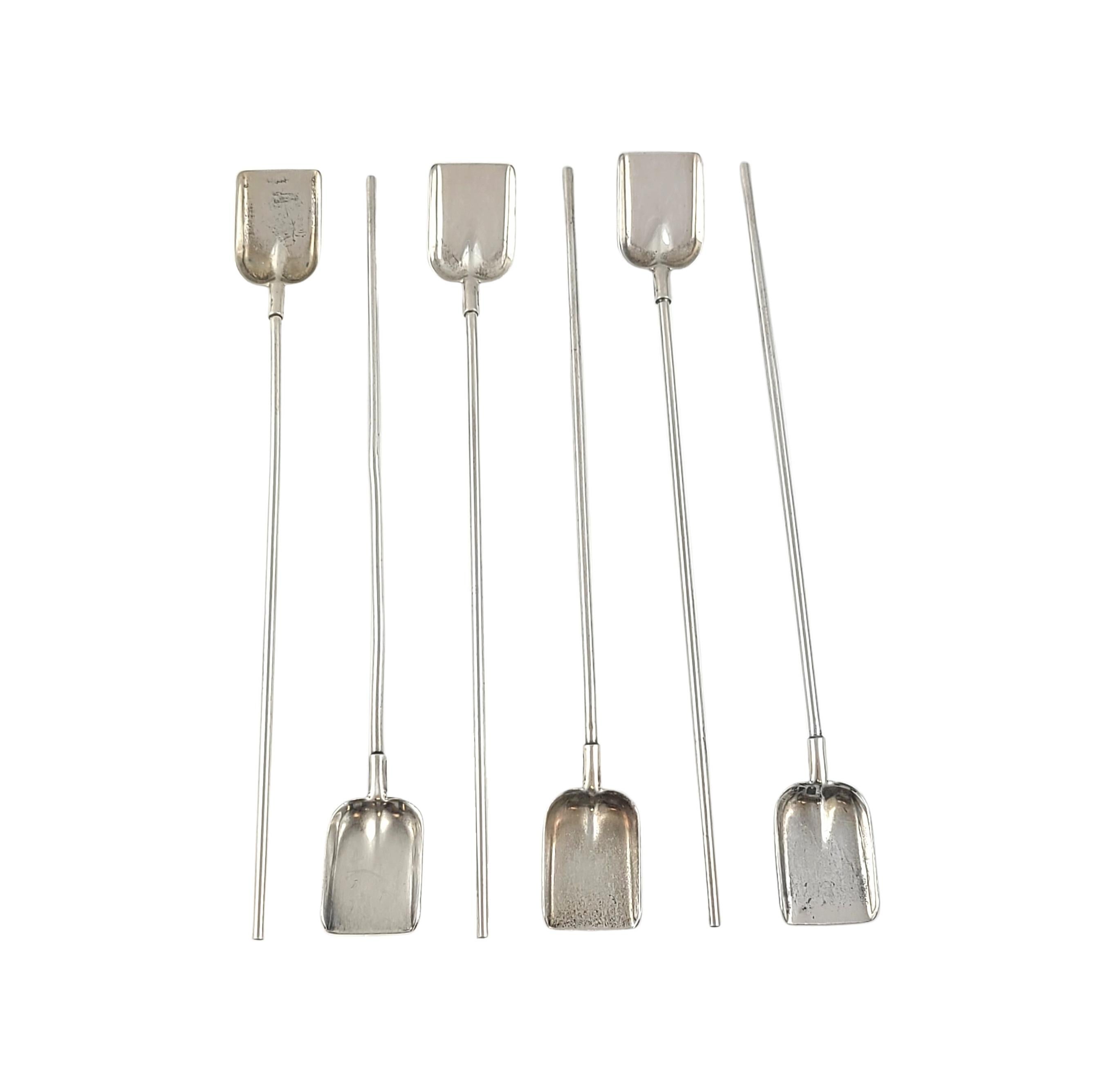 Set of 6 sterling silver shovel iced tea or mint julep spoon straws by Tiffany & Co.

No monogram

Vintage spoons with a shovel bowl. The long handle is hollow and can be used as a straw. Includes one Tiffany & Co pouch that all 6 spoons fit
