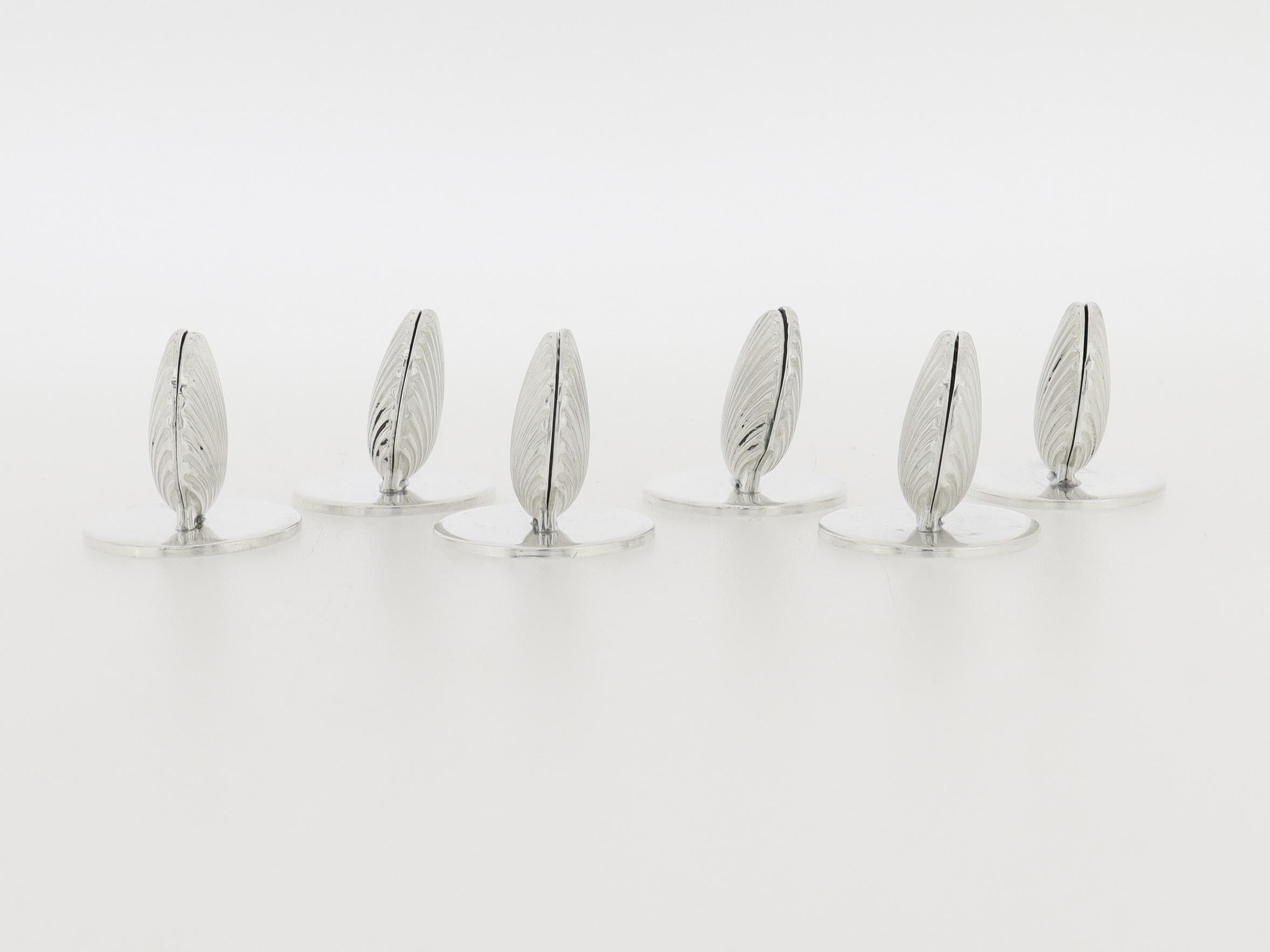 20ième siècle Set of 6 Tiffany & Co. Sterling Silver Scallop Sea Shell Placecard Holders en vente