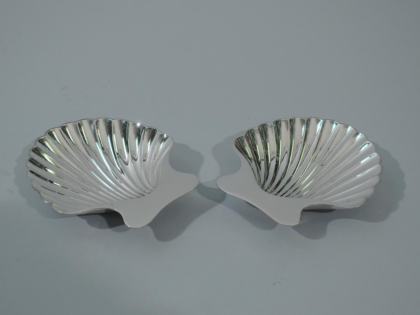 Set of 6 modern sterling silver scallop-shell nut dishes. Made by Tiffany & Co. in New York. Each: Dense flutes and plain handle. Rests on 2 ball feet. Hallmarked. Total weight: 6.7 troy ounces.