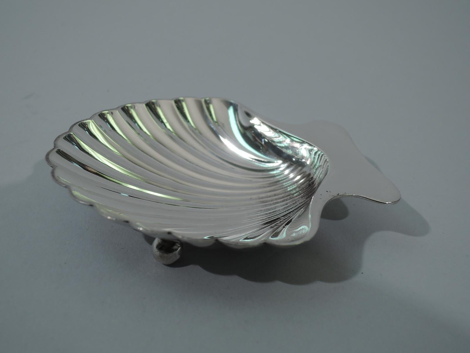 Set of 6 Tiffany Modern Sterling Silver Scallop Shell Nut Dishes In Excellent Condition In New York, NY