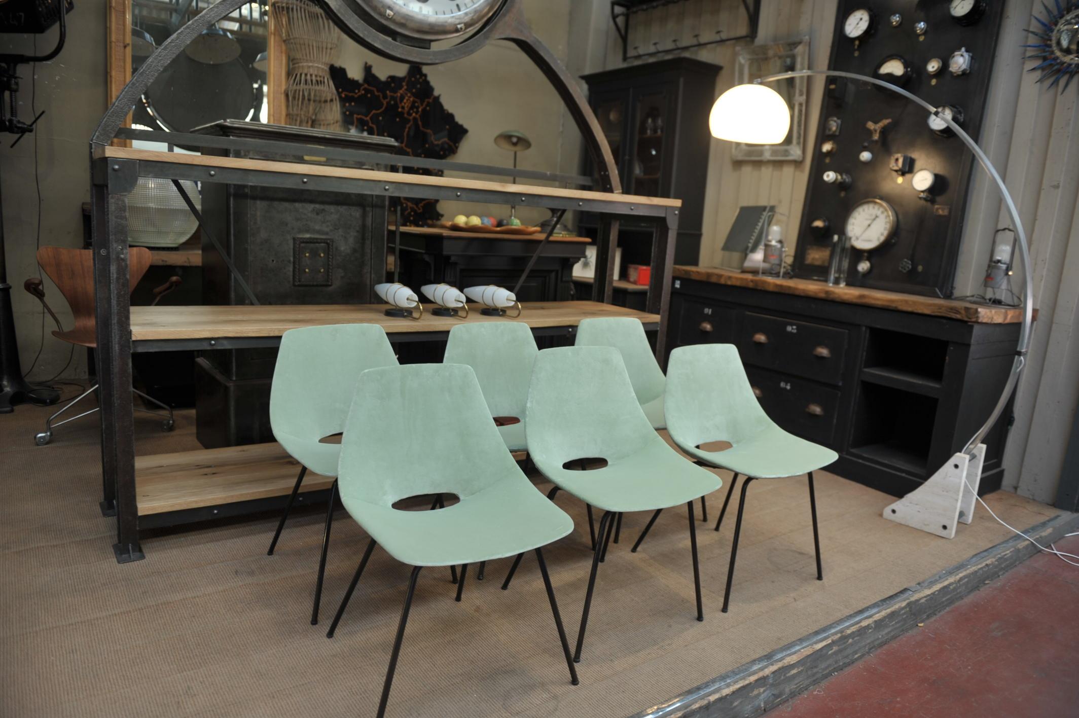 Set of 6 comfortable Tonneau chairs by designer Pierre Guariche. Original black lacquered metal frame with wood newly reupholstered seat in clear green velvet.
Manufacturer Steiner in 1954. Pierre Guariche (1926-1995).

 