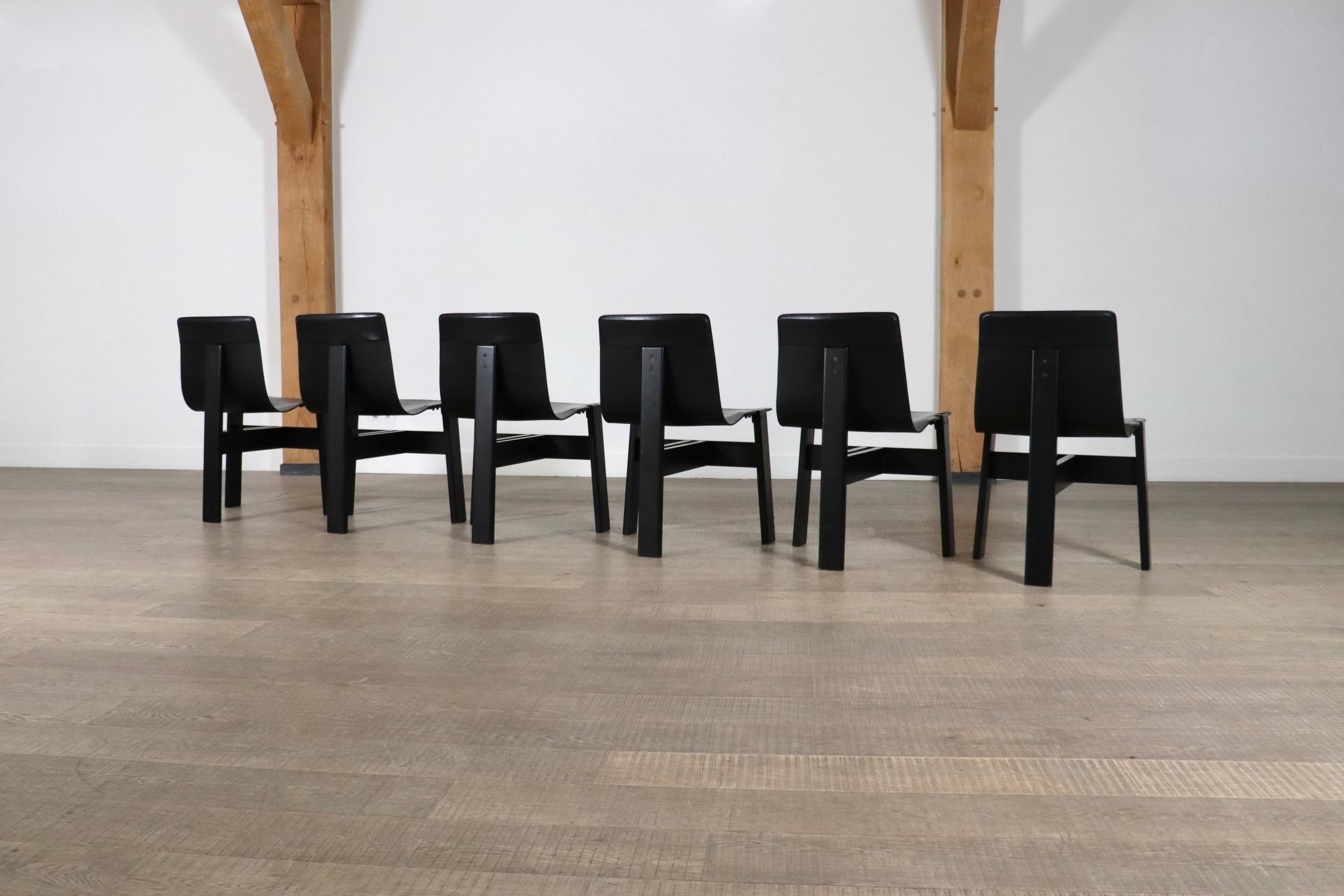Set of 6 ‘Tre 3’ chairs in black leather, Angelo Mangiarotti for Skipper, 1970s 5