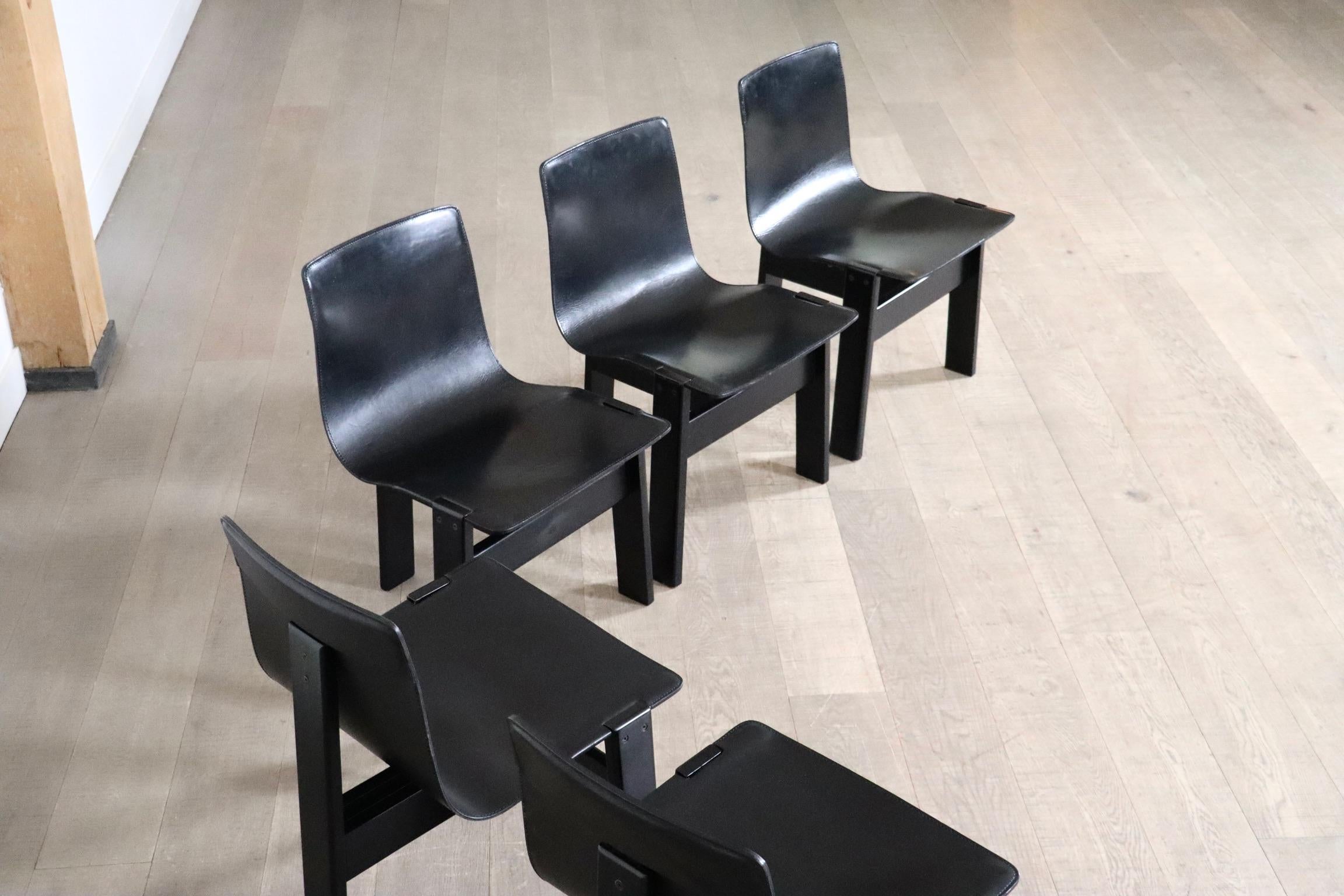 Set of 6 ‘Tre 3’ chairs in black leather, Angelo Mangiarotti for Skipper, 1970s 7