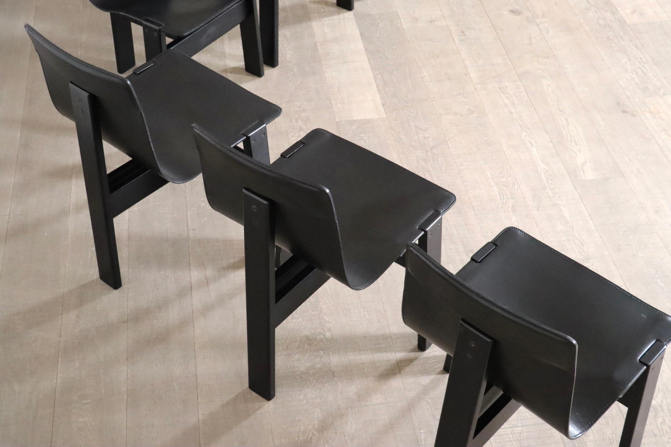 Set of 6 ‘Tre 3’ chairs in black leather, Angelo Mangiarotti for Skipper, 1970s 8