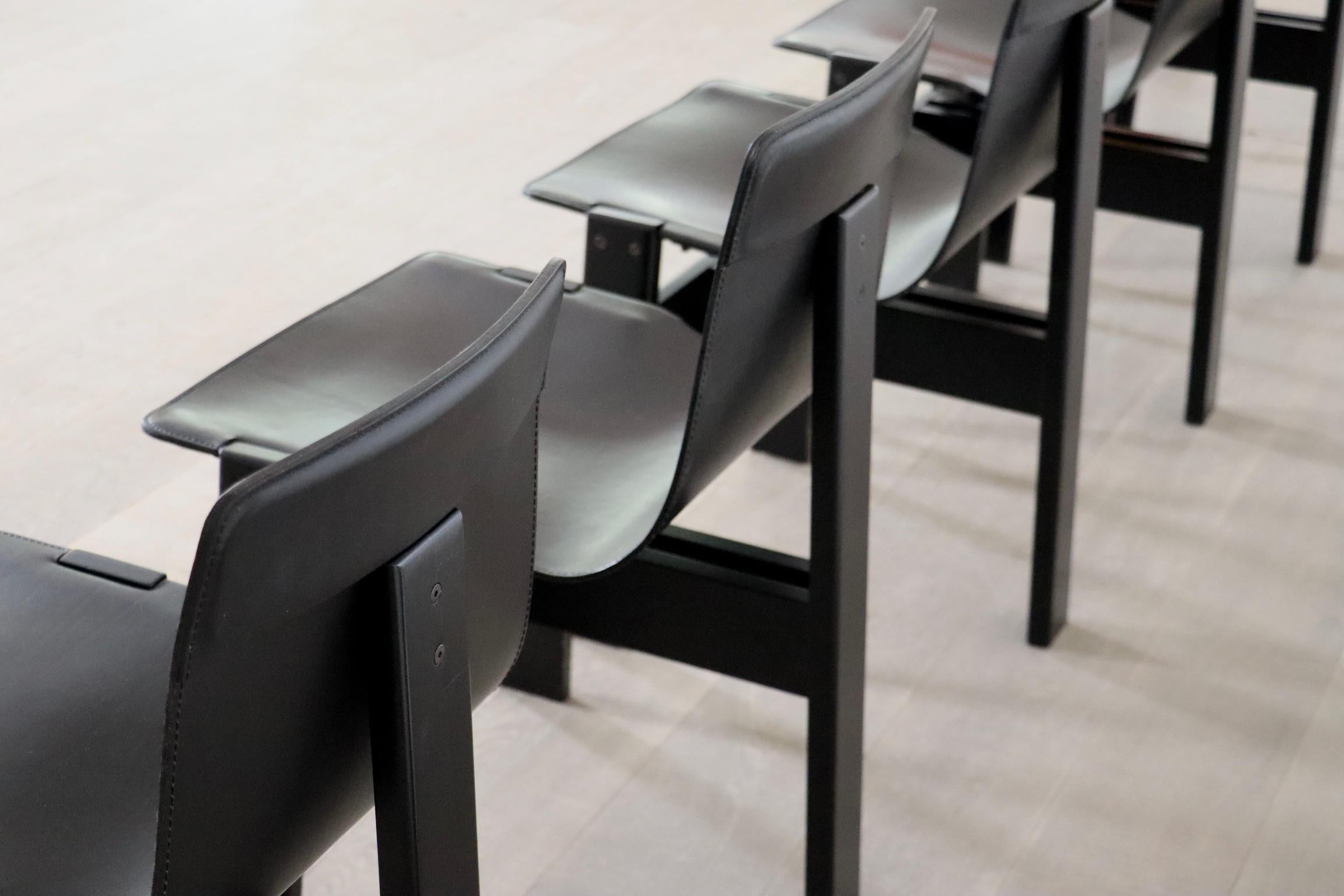 Mid-20th Century Set of 6 ‘Tre 3’ chairs in black leather, Angelo Mangiarotti for Skipper, 1970s