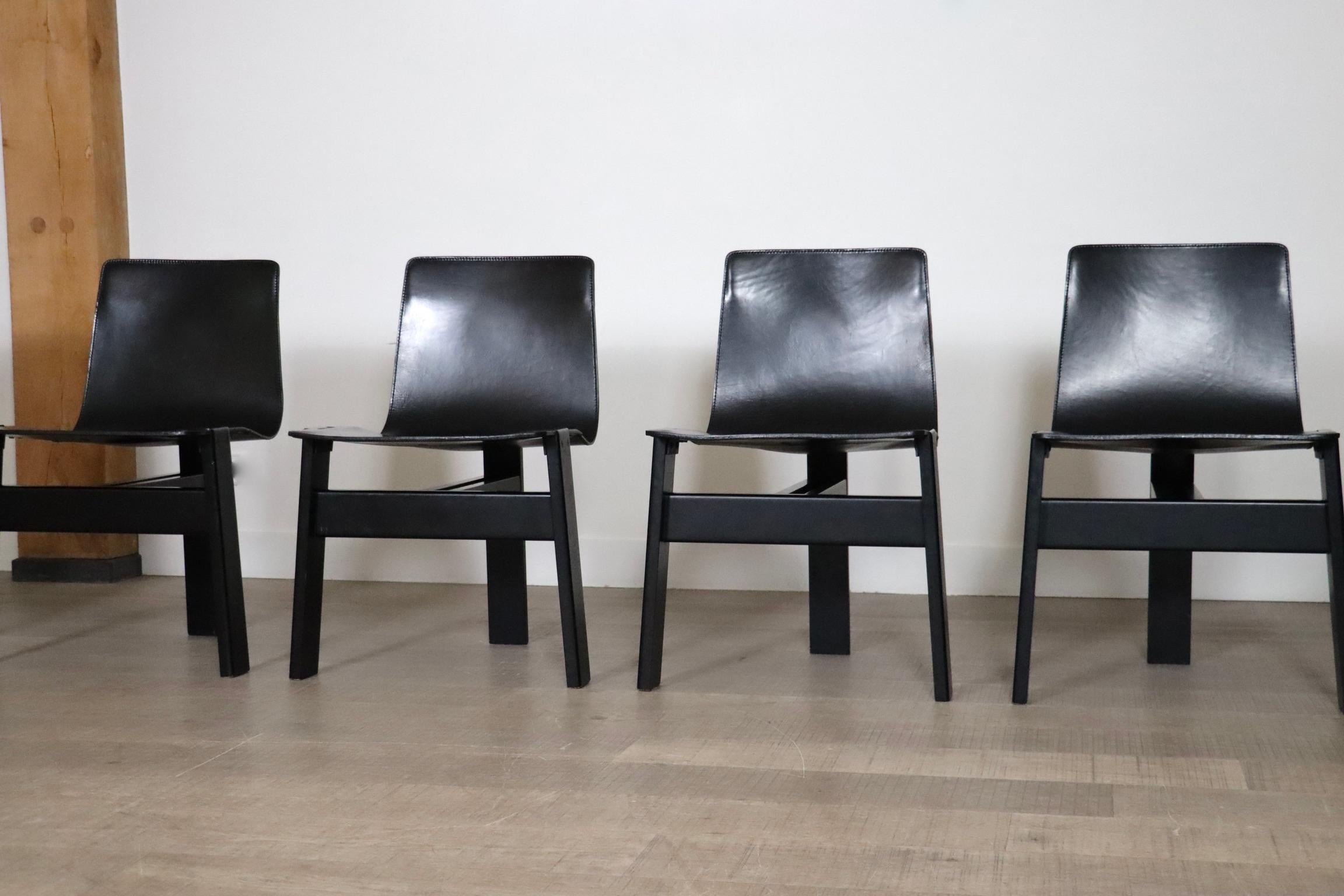 Leather Set of 6 ‘Tre 3’ chairs in black leather, Angelo Mangiarotti for Skipper, 1970s