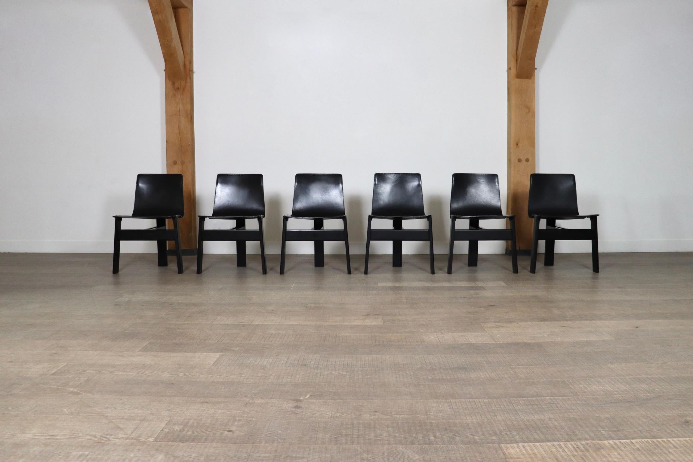 Set of 6 ‘Tre 3’ chairs in black leather, Angelo Mangiarotti for Skipper, 1970s 1