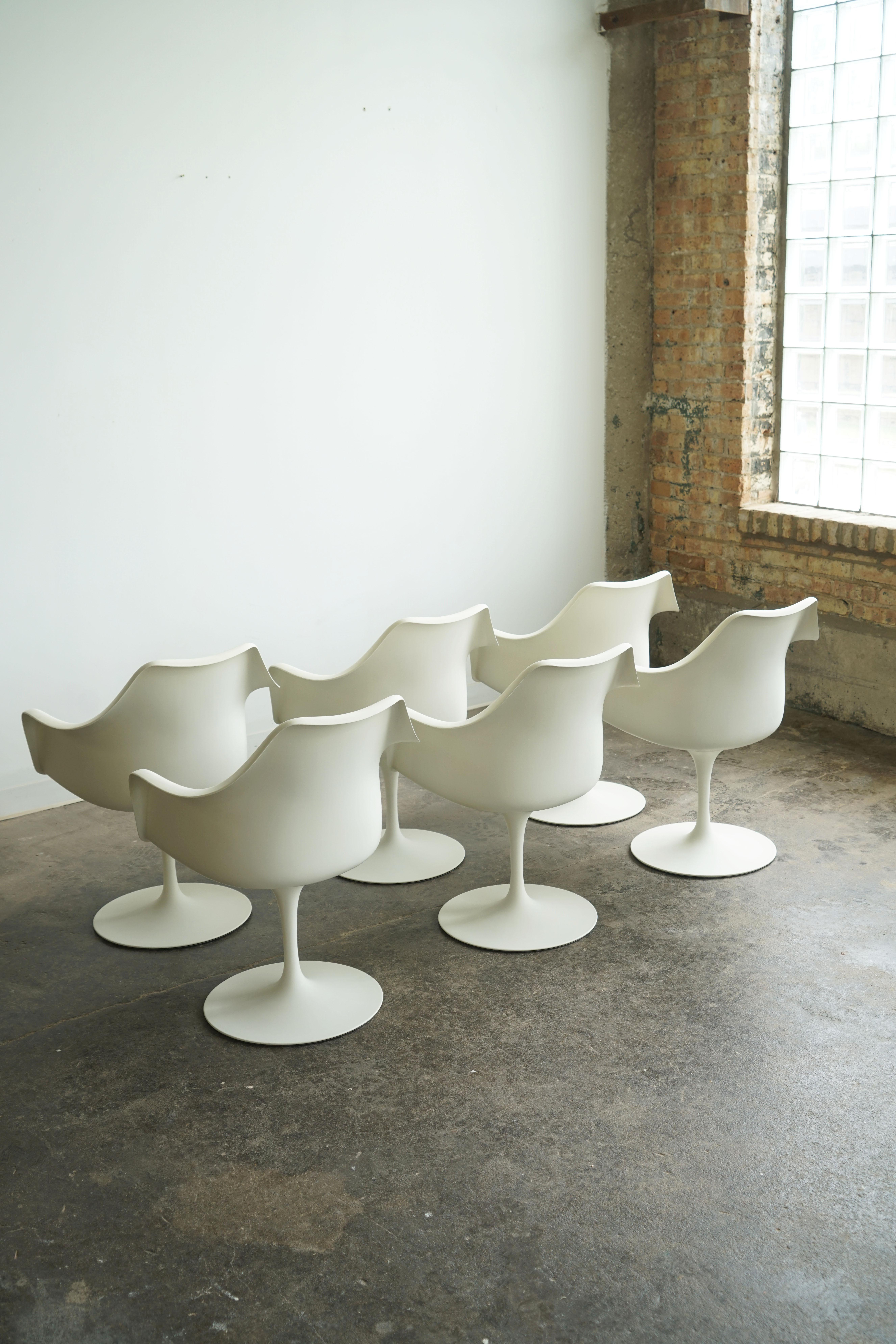 Vetroresina Set di 6 poltrone Tulip di Eero Saarinen per Knoll, tappezzeria a piombo, anni '60 in vendita