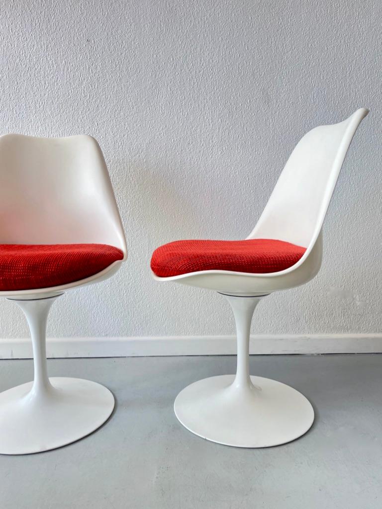 Metà XX secolo Set of 6 Tulip Chairs by Eero Saarinen produced by Knoll International ca. 1970 in vendita