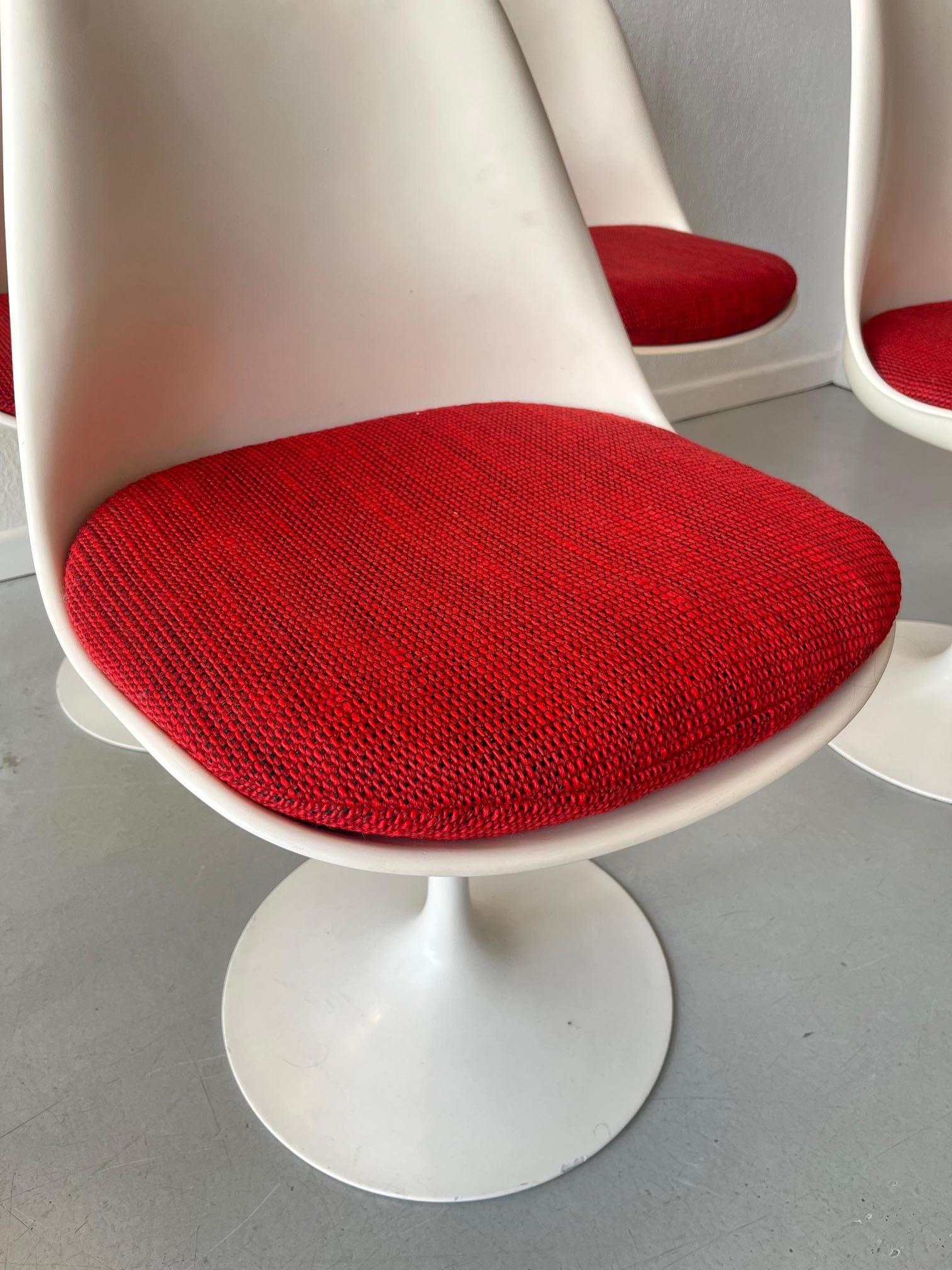 Set of 6 Tulip Chairs by Eero Saarinen produced by Knoll International ca. 1970 en venta 1