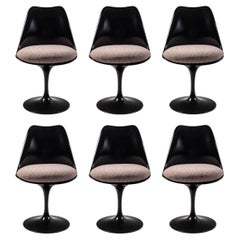 Set of 6 Tulip Dining Chairs by Eero Saarinen for Knoll, XXth Century.