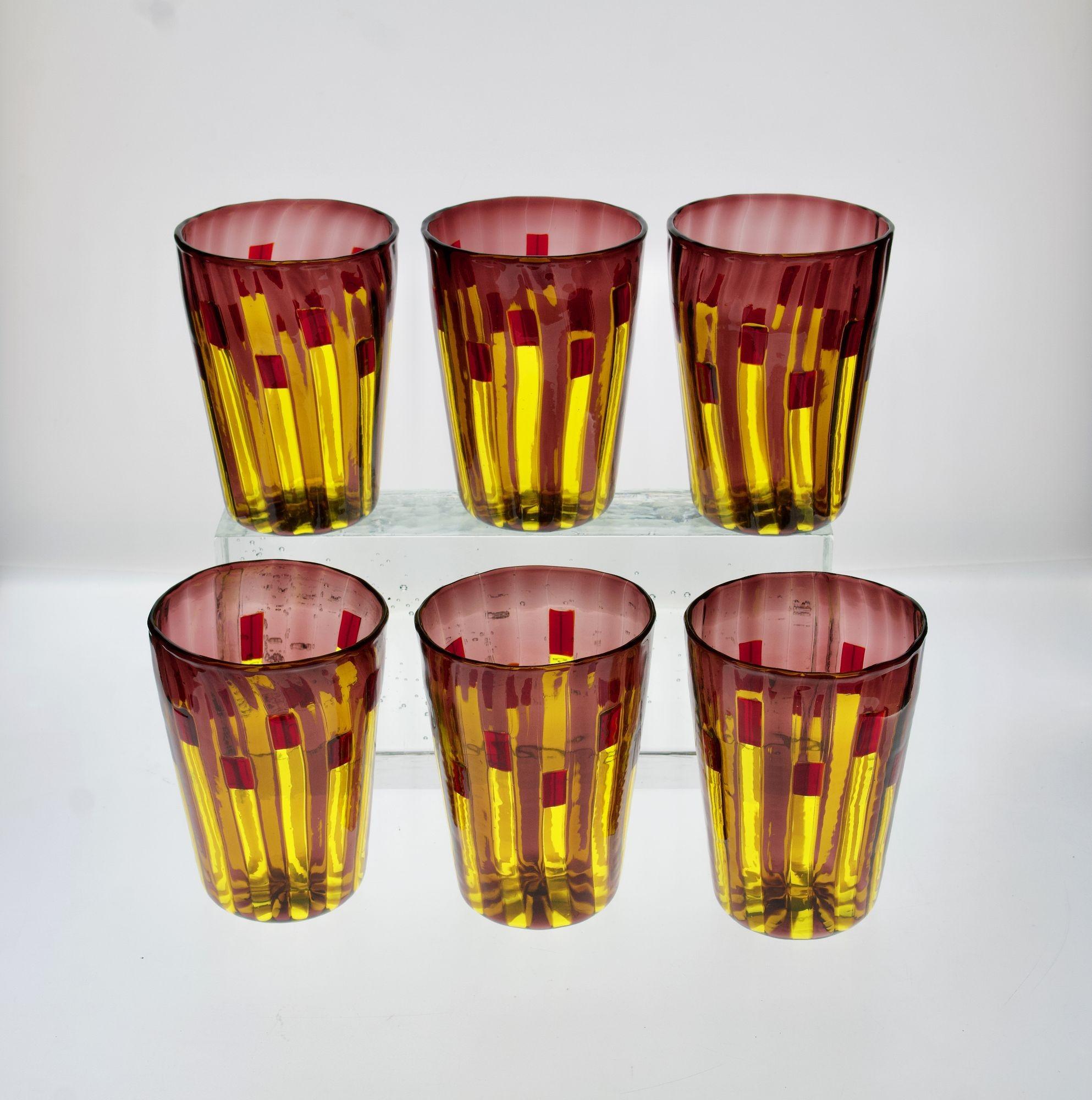 Ensemble de 6 verres jaune et améthyste aux accents rouge vif, Piattelli en vente 4