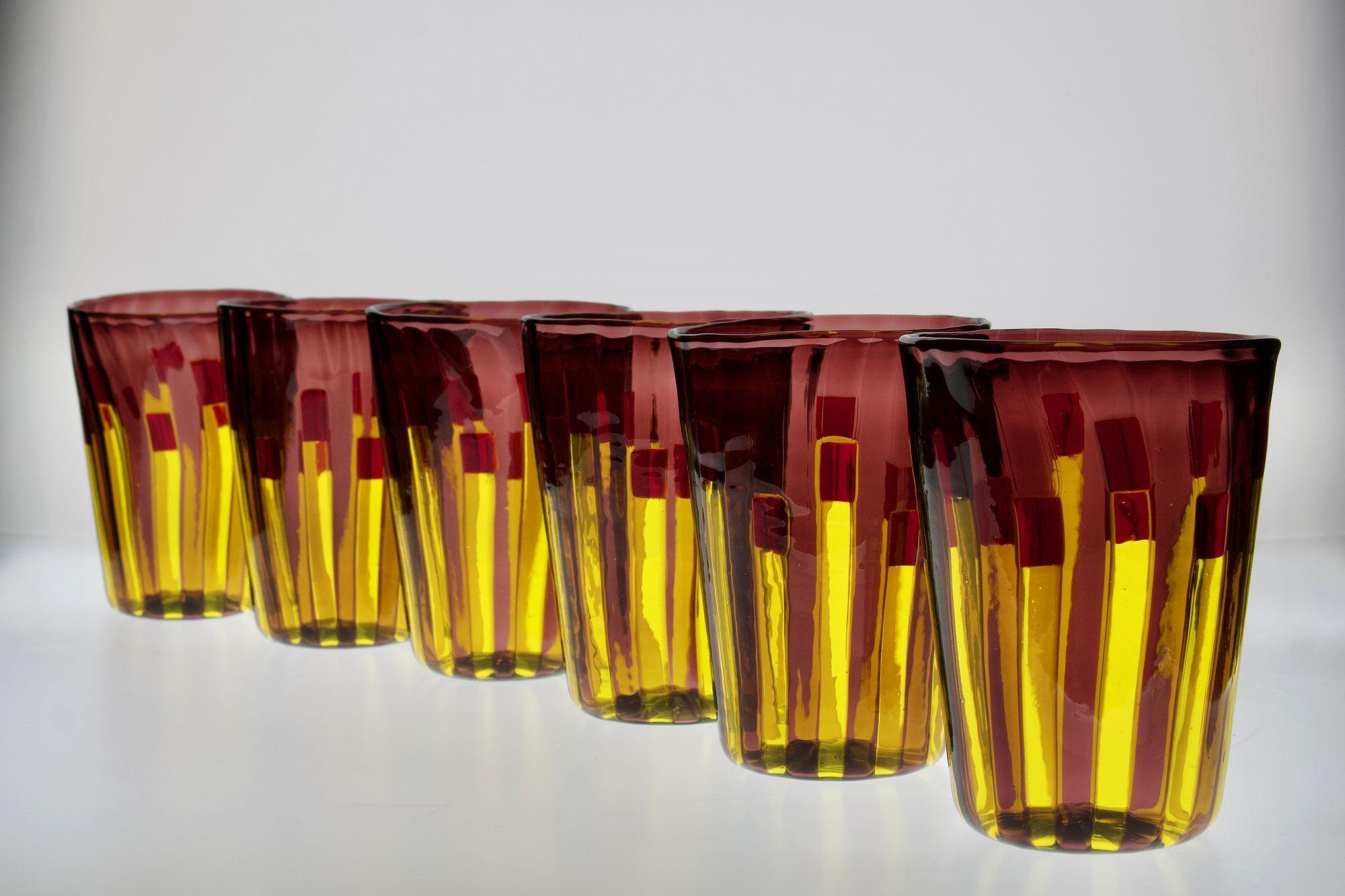 Ensemble de 6 verres jaune et améthyste aux accents rouge vif, Piattelli en vente 7