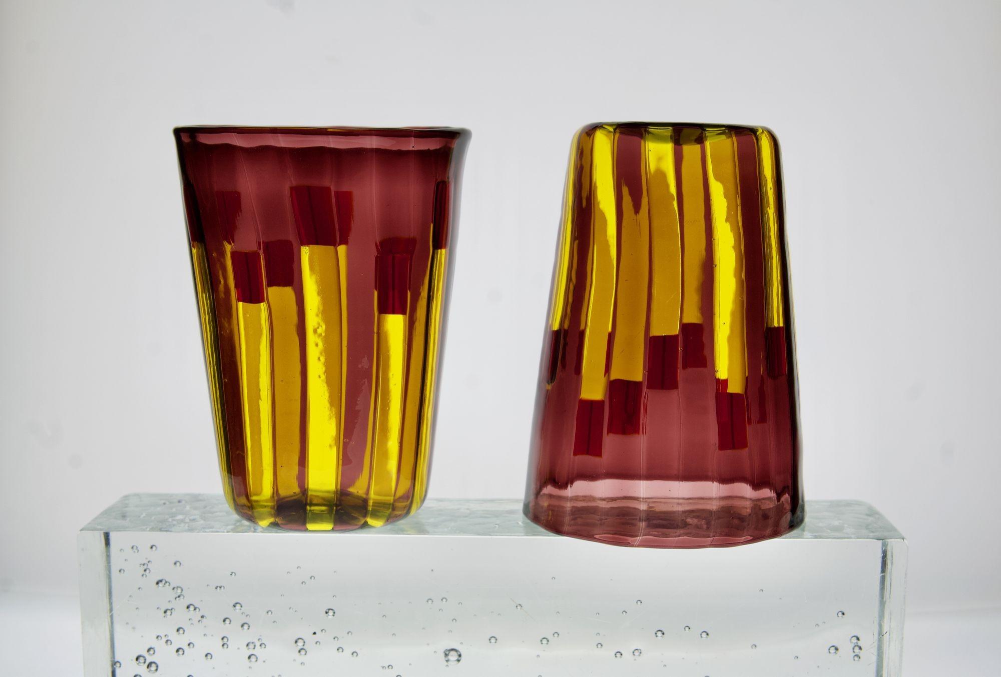 Ensemble de 6 verres jaune et améthyste aux accents rouge vif, Piattelli en vente 11