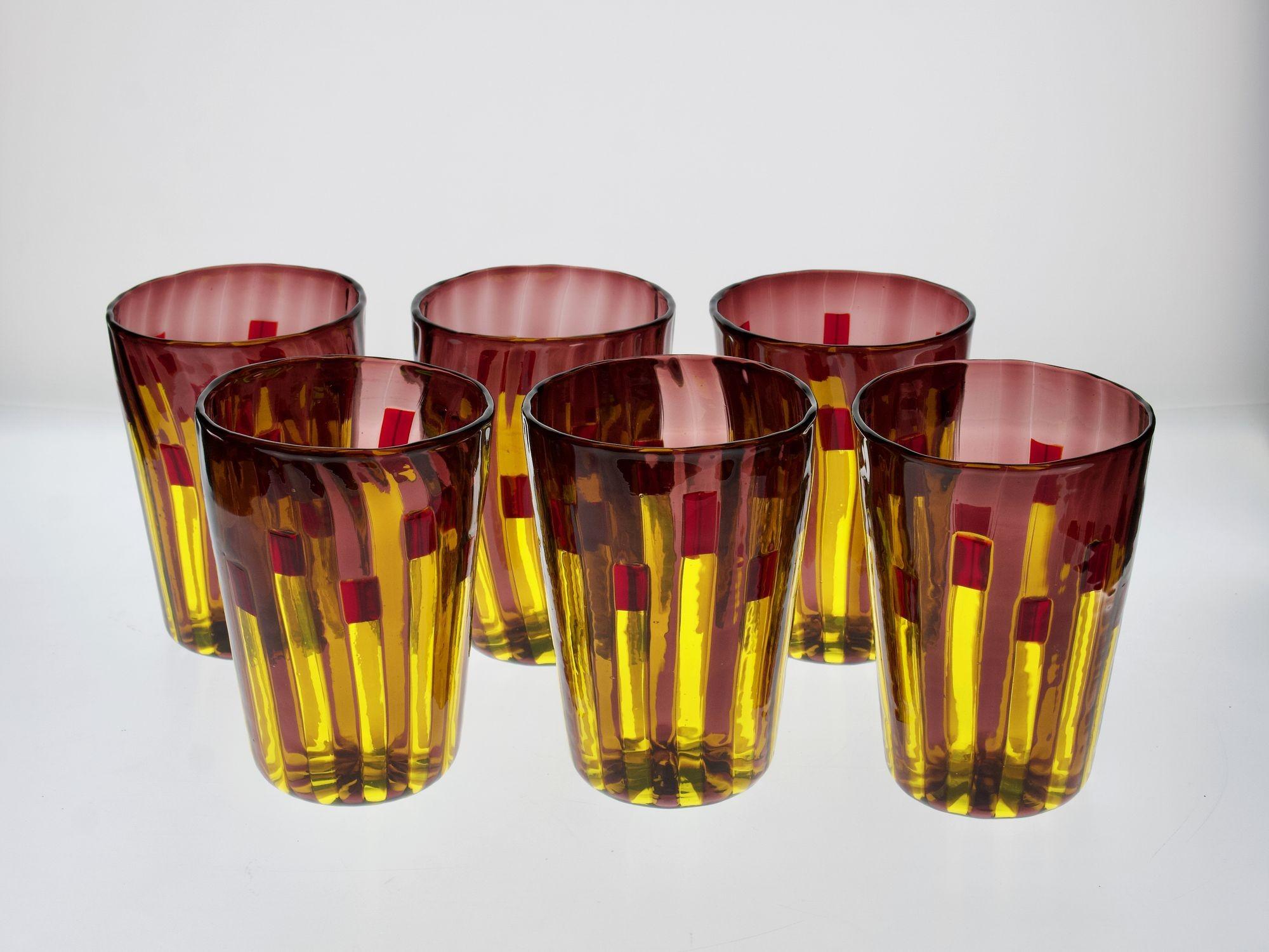 Set de six verres de mon propre design inspiré par les peintures bitonales de Rothko.
Exécuté dans le four de Murano avec la technique de travail très difficile appelée 