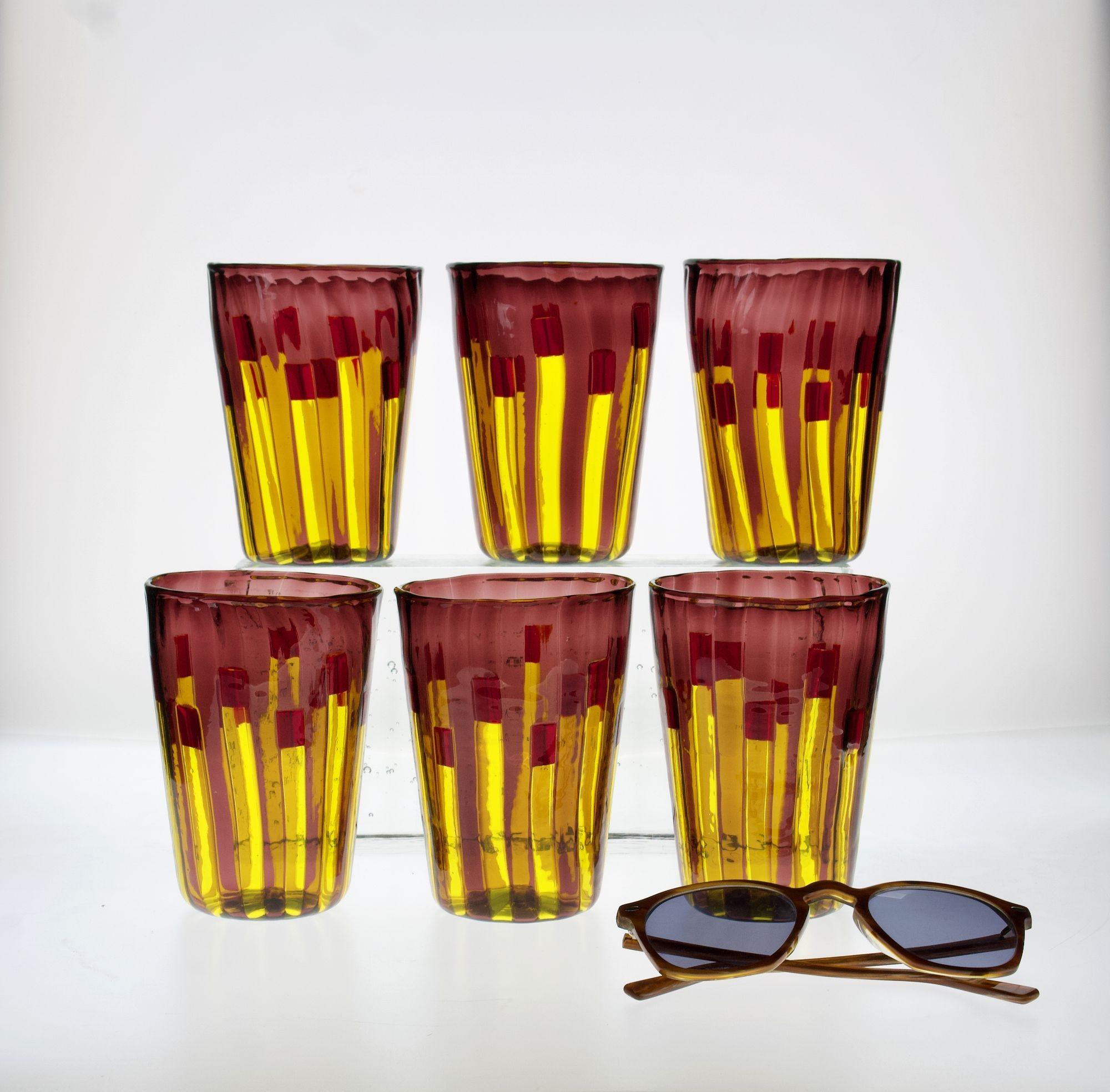 Ensemble de 6 verres jaune et améthyste aux accents rouge vif, Piattelli en vente 13