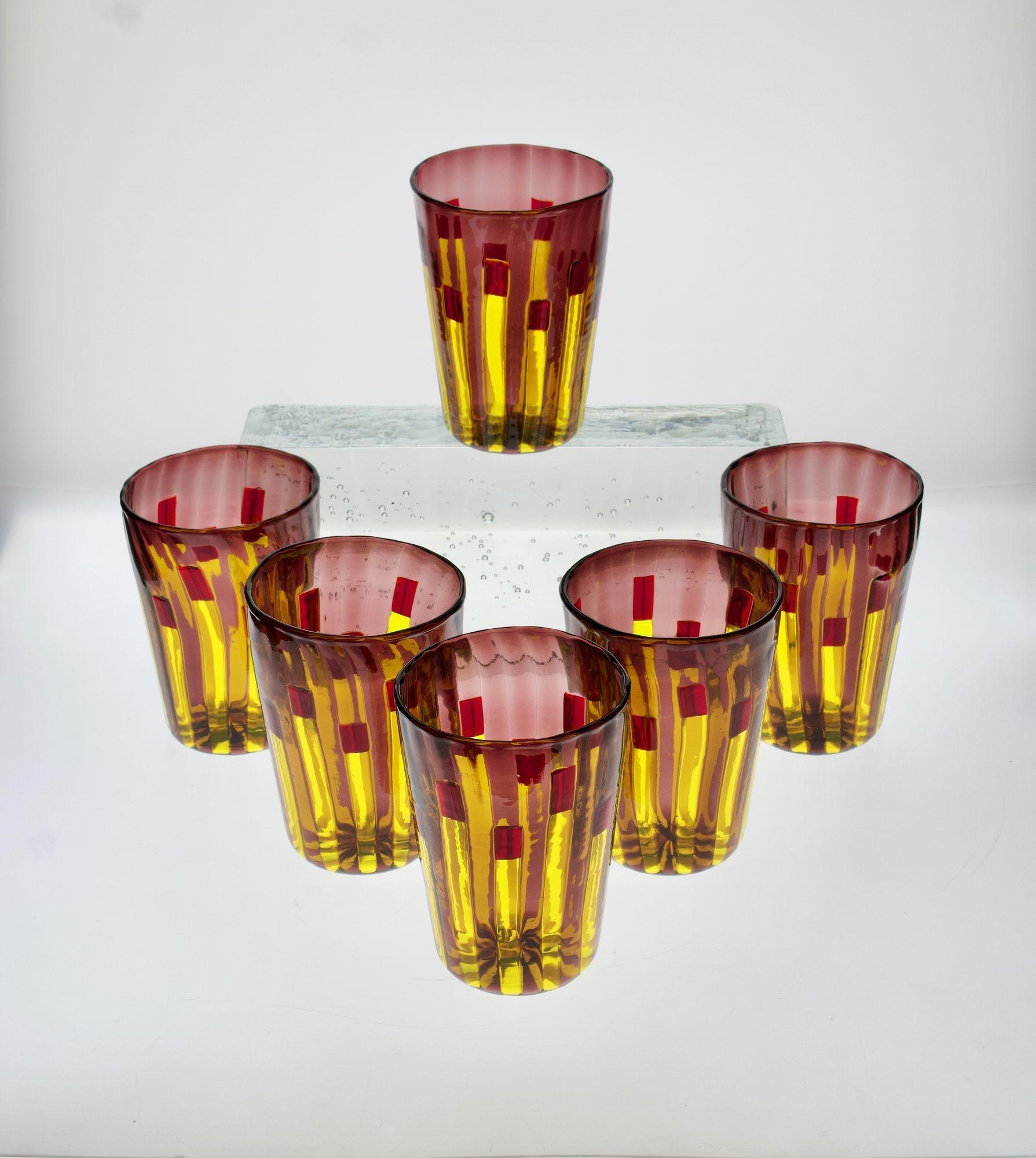italien Ensemble de 6 verres jaune et améthyste aux accents rouge vif, Piattelli en vente