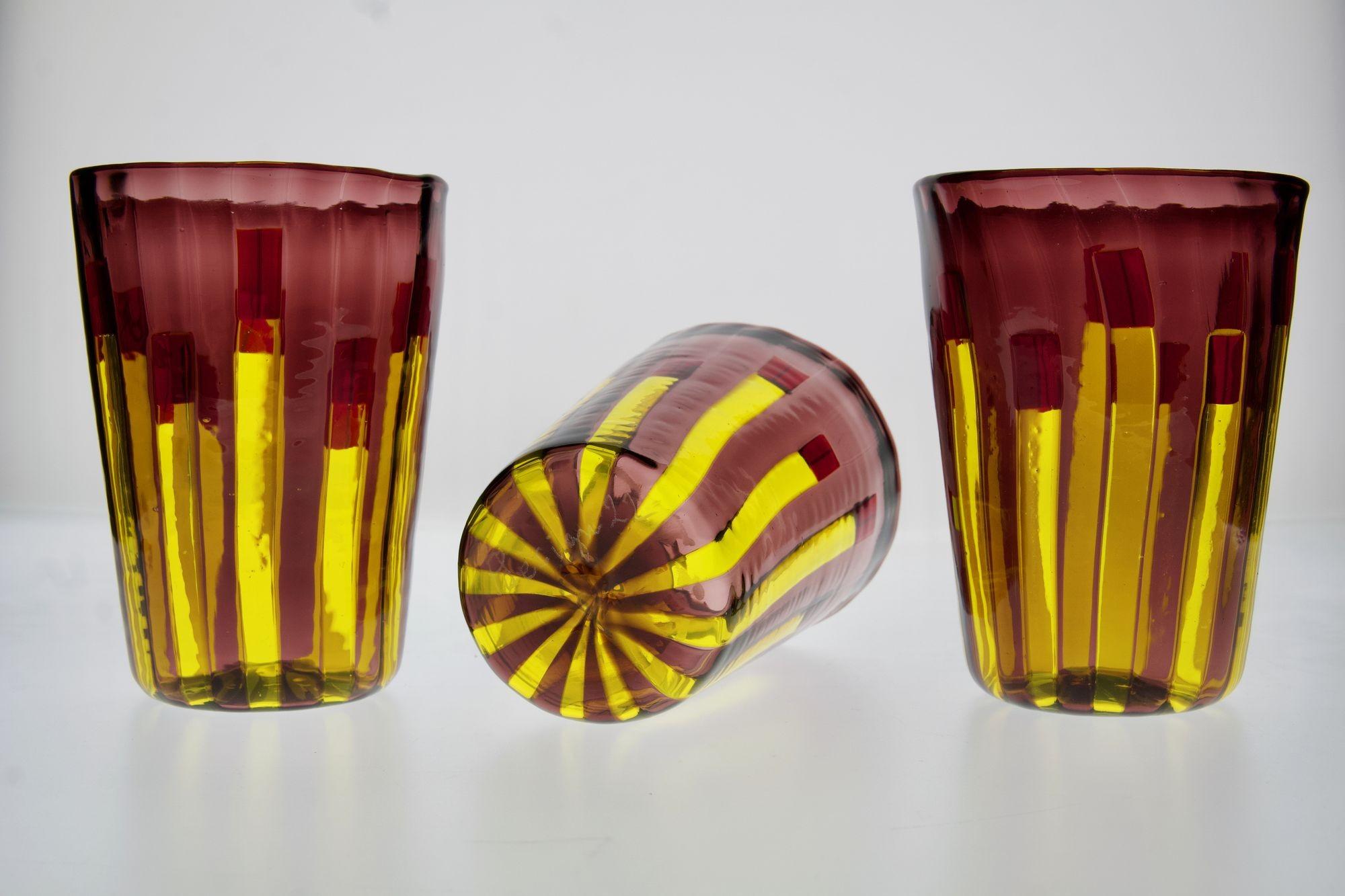 Ensemble de 6 verres jaune et améthyste aux accents rouge vif, Piattelli Excellent état - En vente à Tavarnelle val di Pesa, Florence