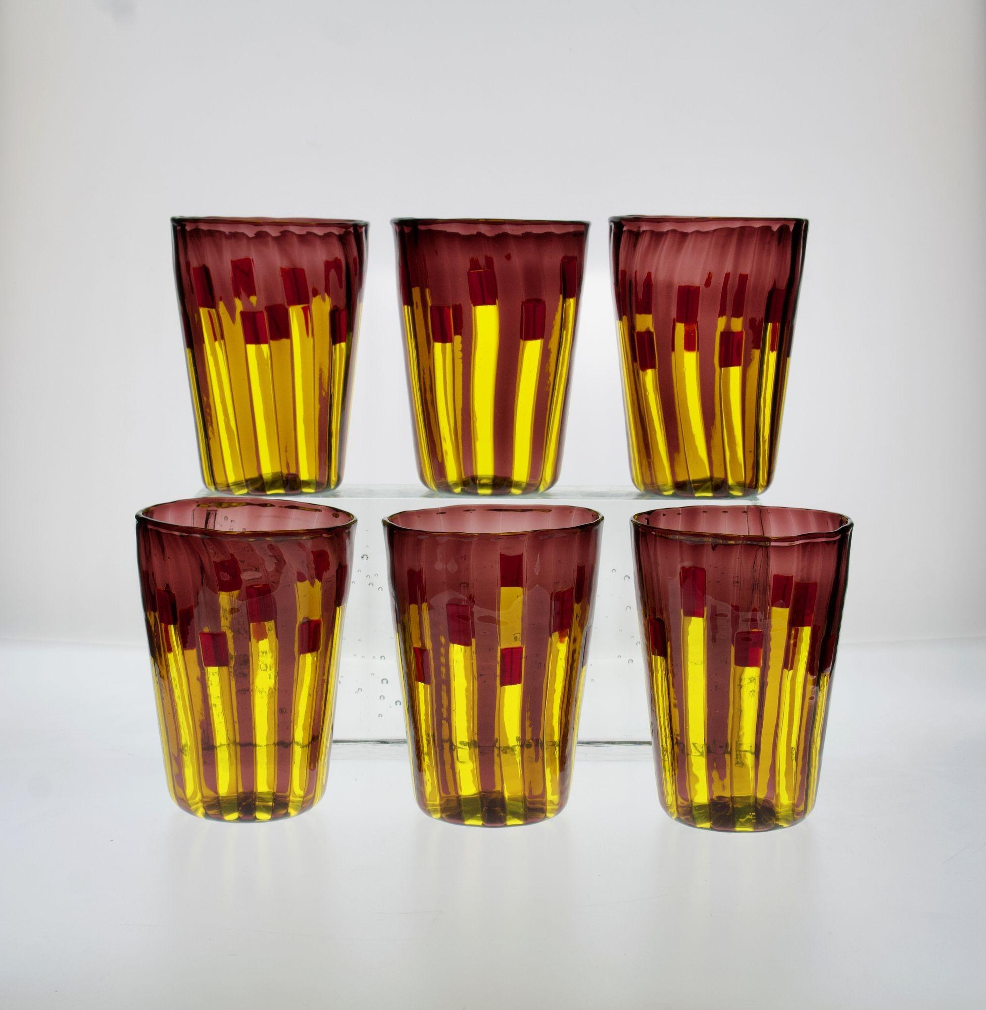Ensemble de 6 verres jaune et améthyste aux accents rouge vif, Piattelli en vente 2