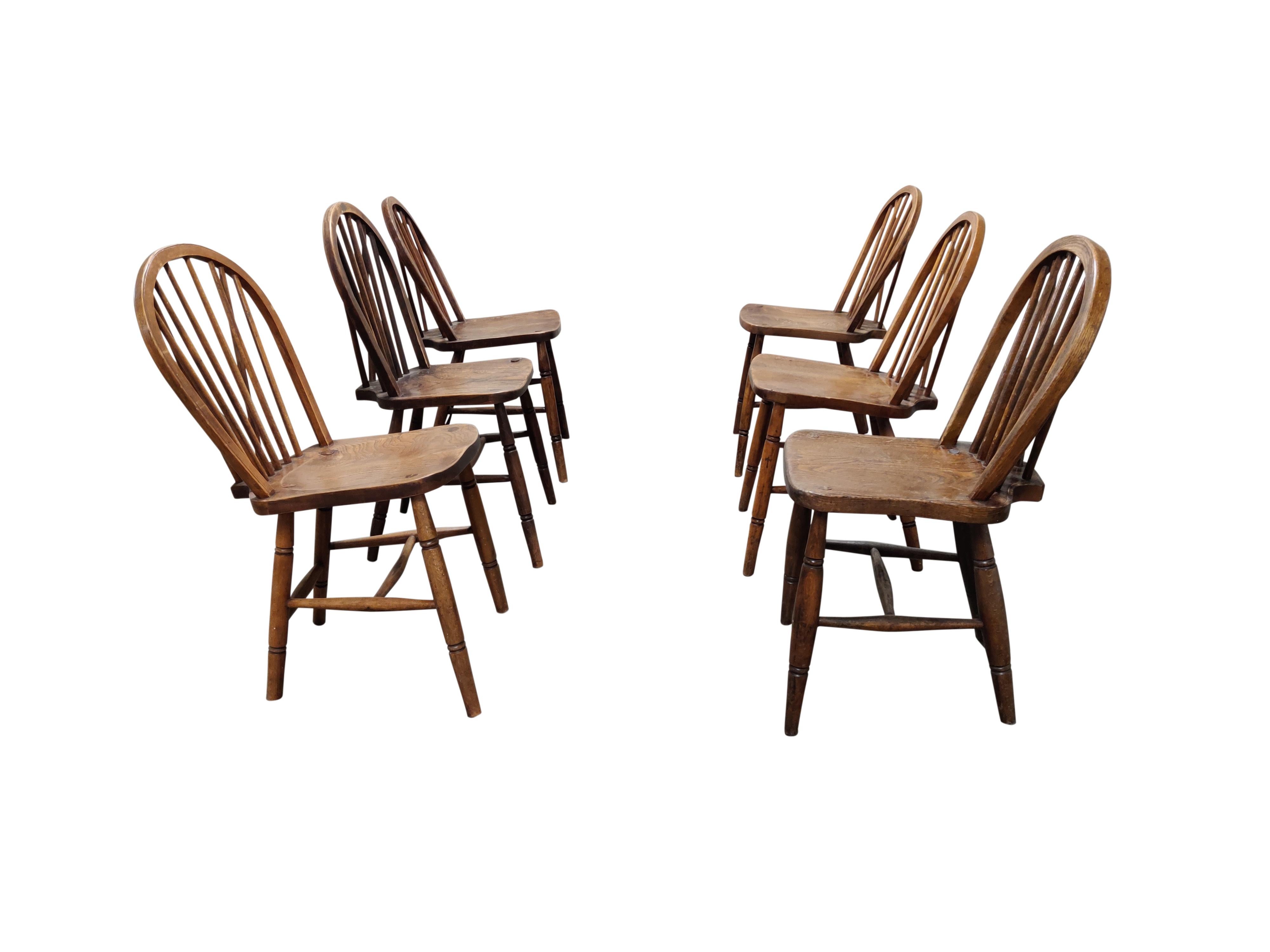 Set of 6 unique solid wooden dining chairs. 

This chairs were made in the 1950s by Lucian Ercolani.

As you can see in the pictures, the chairs have a very special backside which is typical for Ercol chairs.

1950s Italy

The chairs are