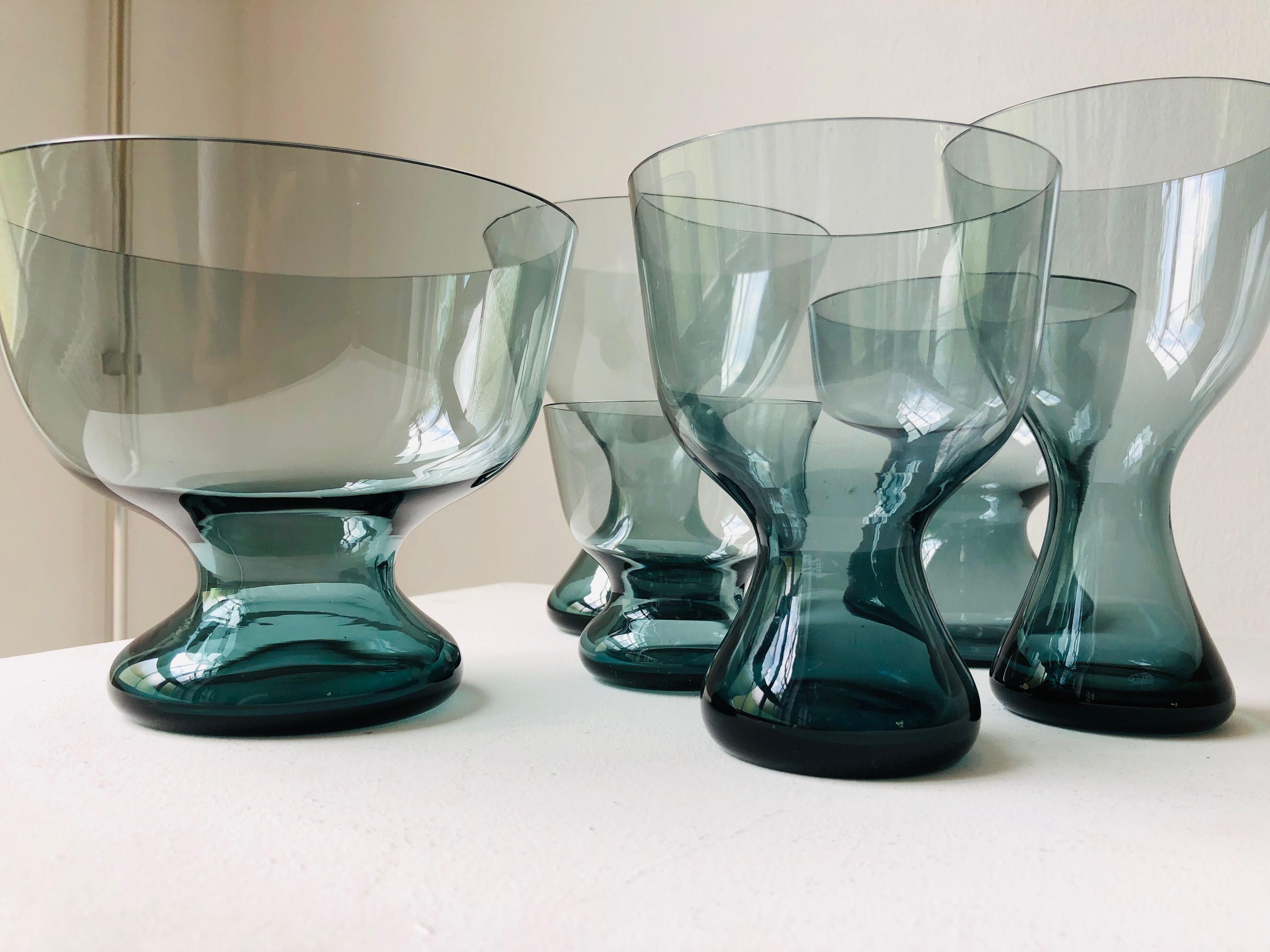 Rare ensemble de 6 vases d'un même modèle en différentes tailles. Coulor est 