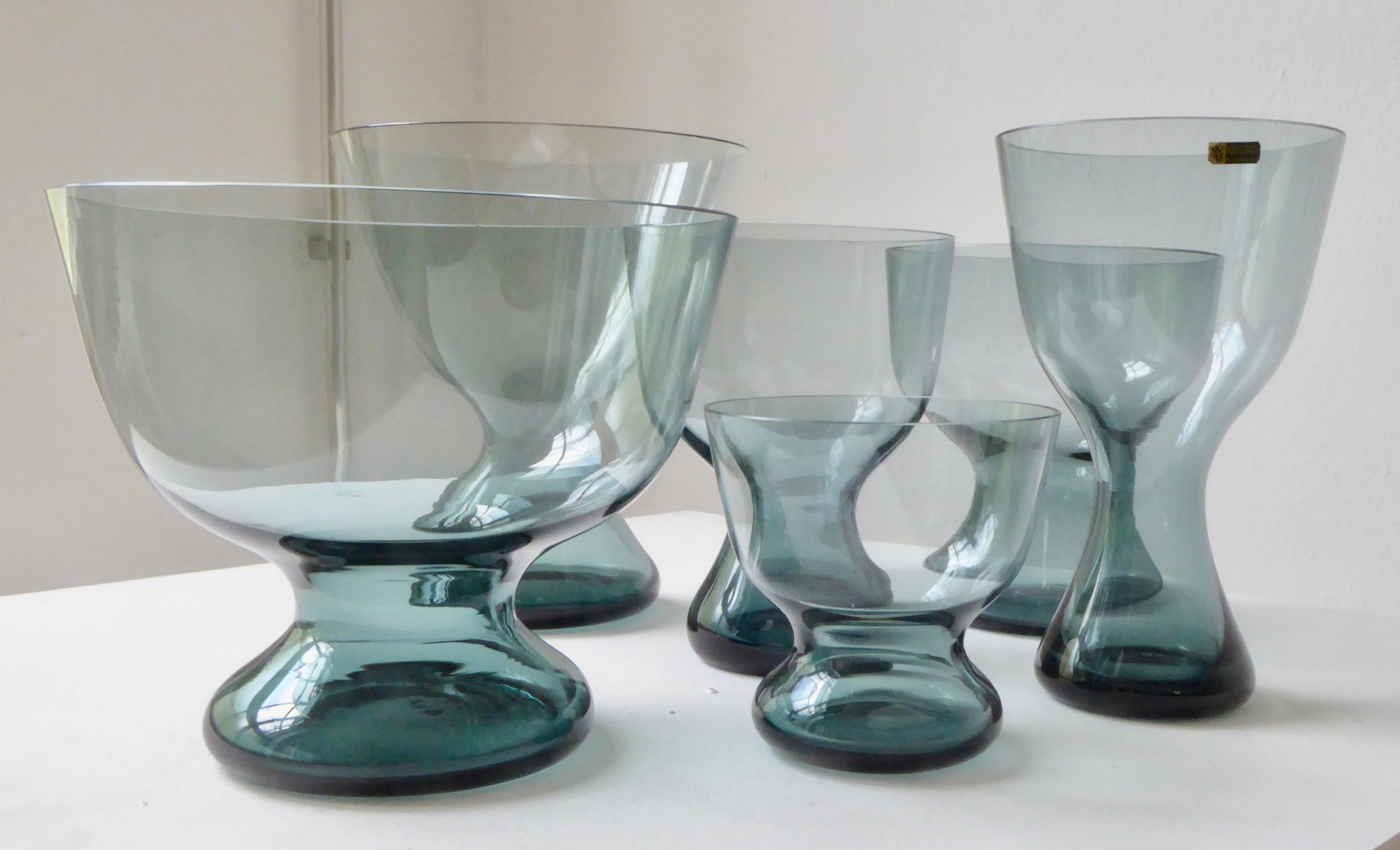 Milieu du XXe siècle Ensemble de 6 vases de Wilhelm Wagenfeld pour WMF en vente