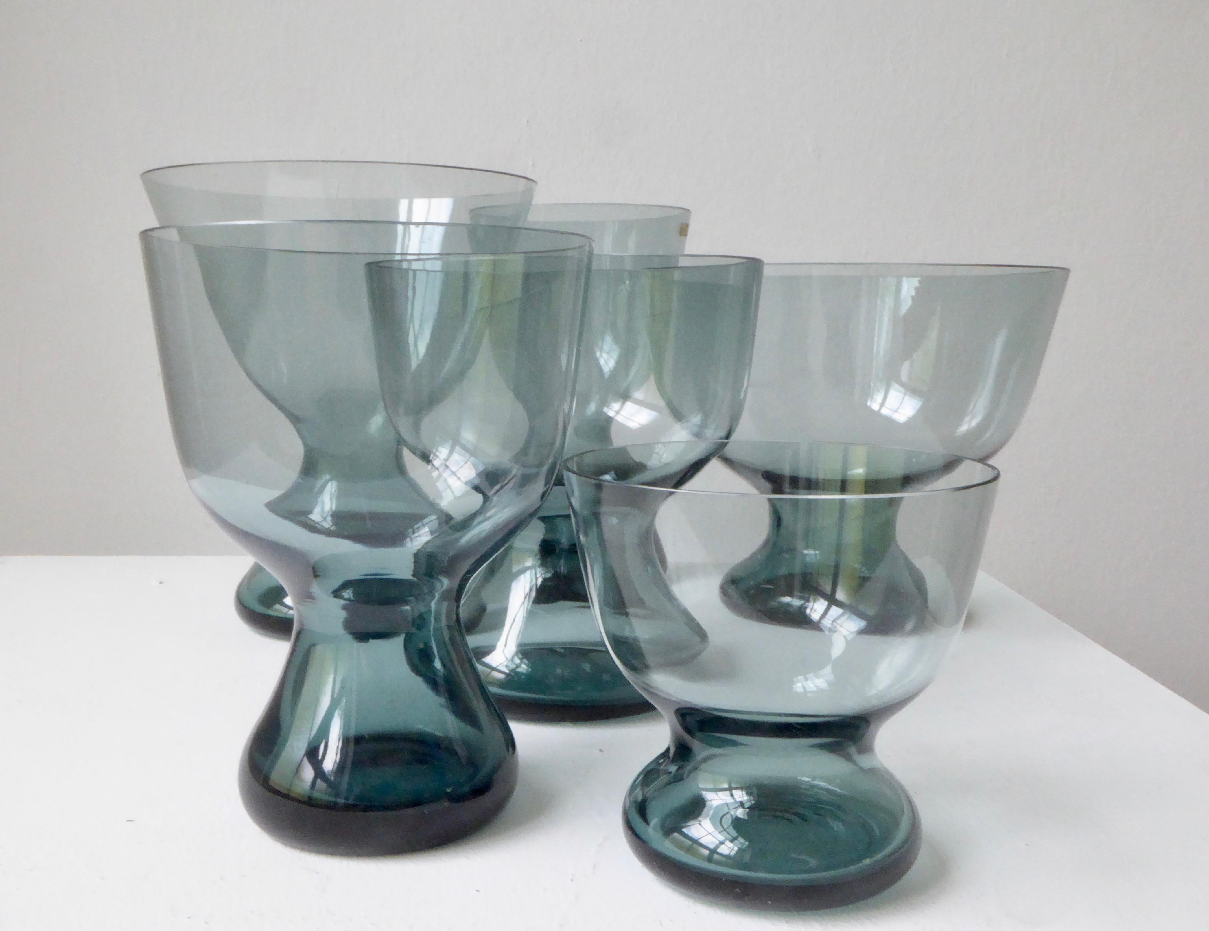 Verre Ensemble de 6 vases de Wilhelm Wagenfeld pour WMF en vente