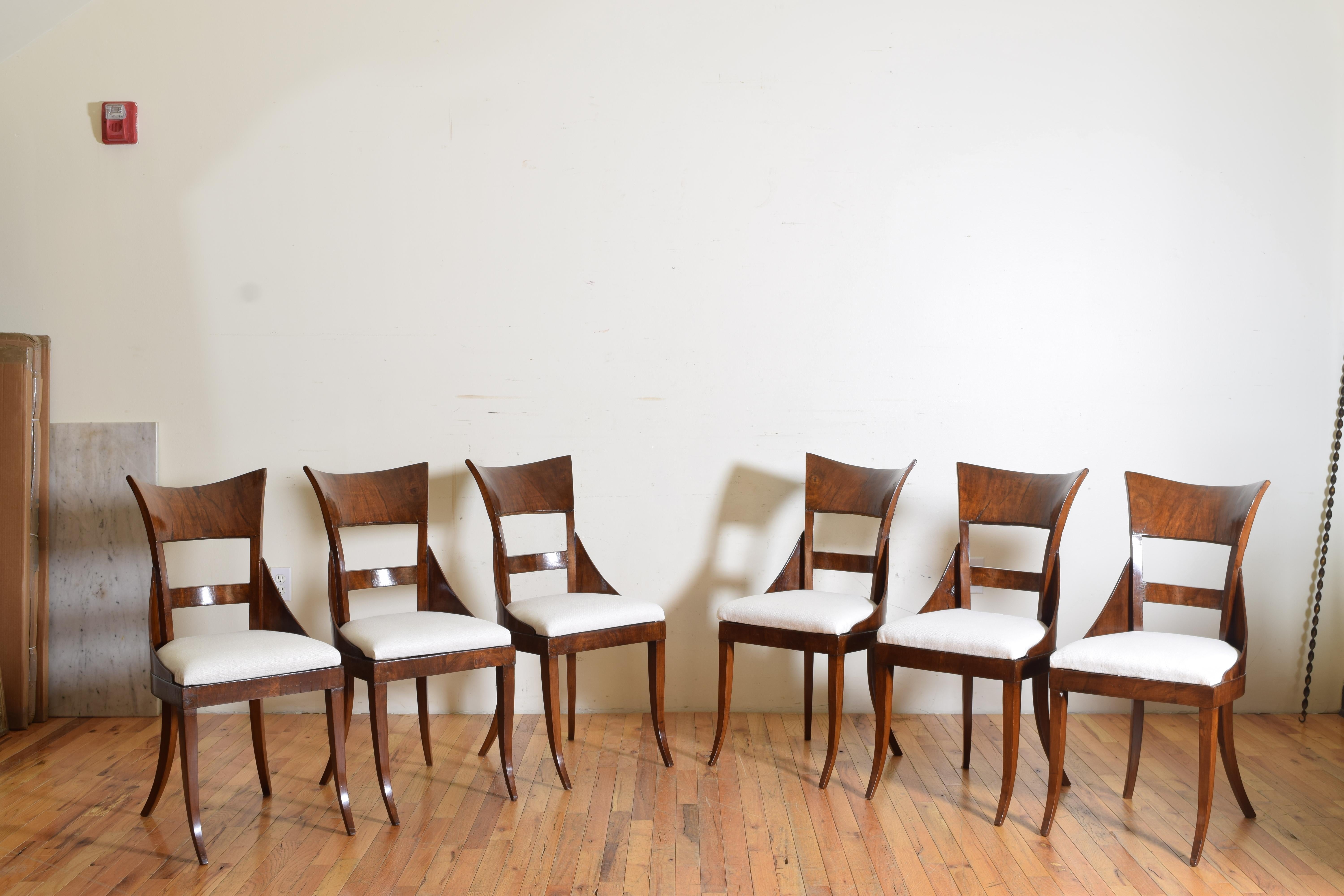 Neoclassical Set of 6 Venetian Walnut Veneered Dining Chairs, Early 19th Century
